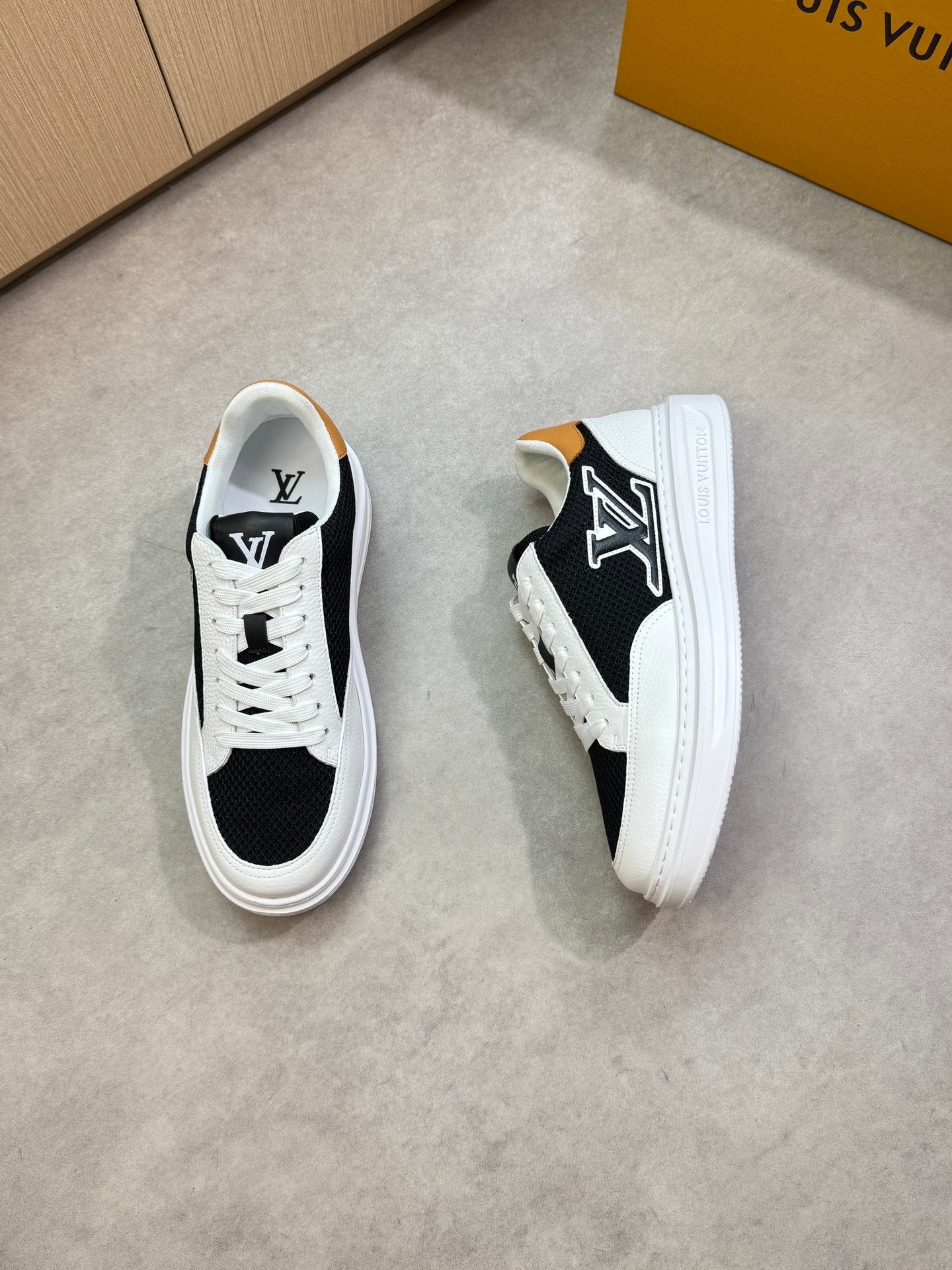 LVE TRAINERS (pre-order)
