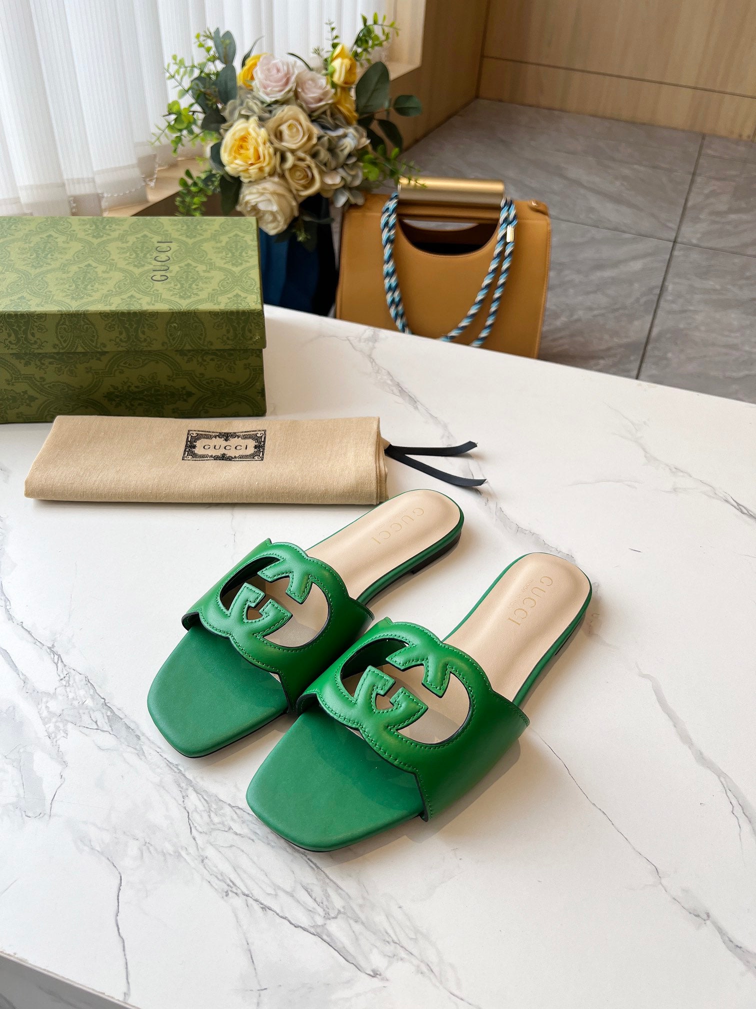 UCCI SLIDERS FEMME (précommande)