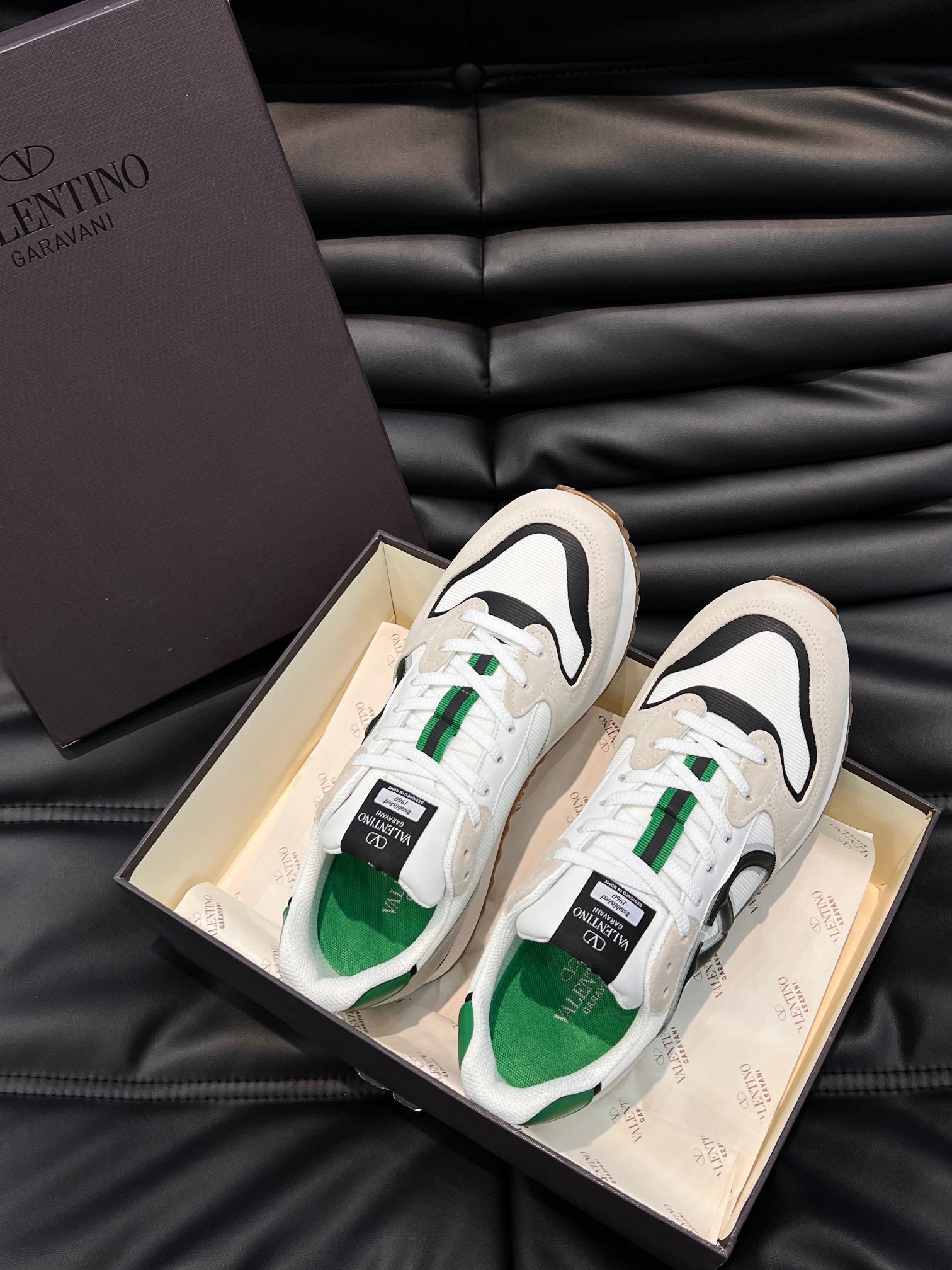 VLT SNEAKERS (pre-order)