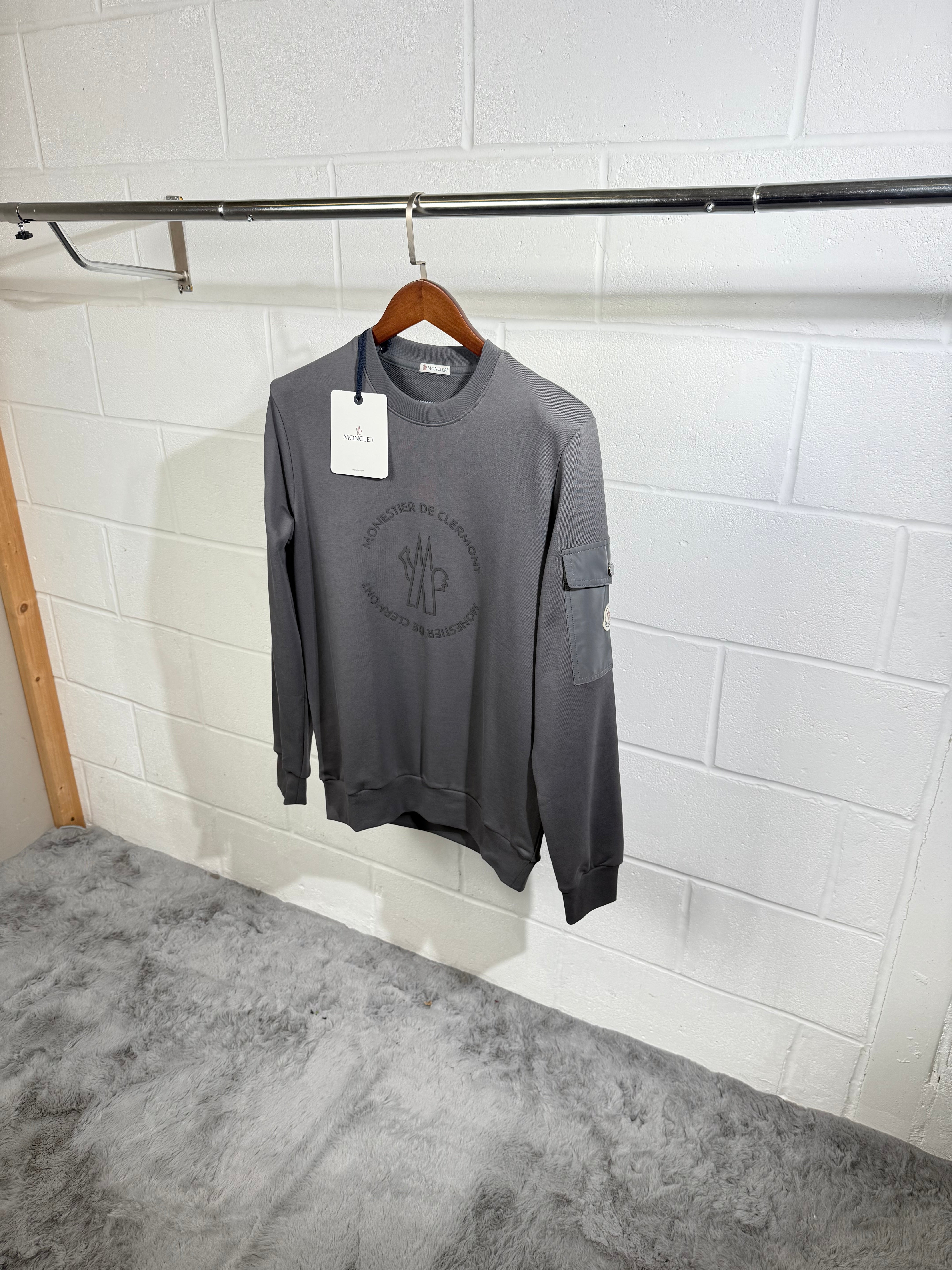 Mnclr sweater pocket logo grey