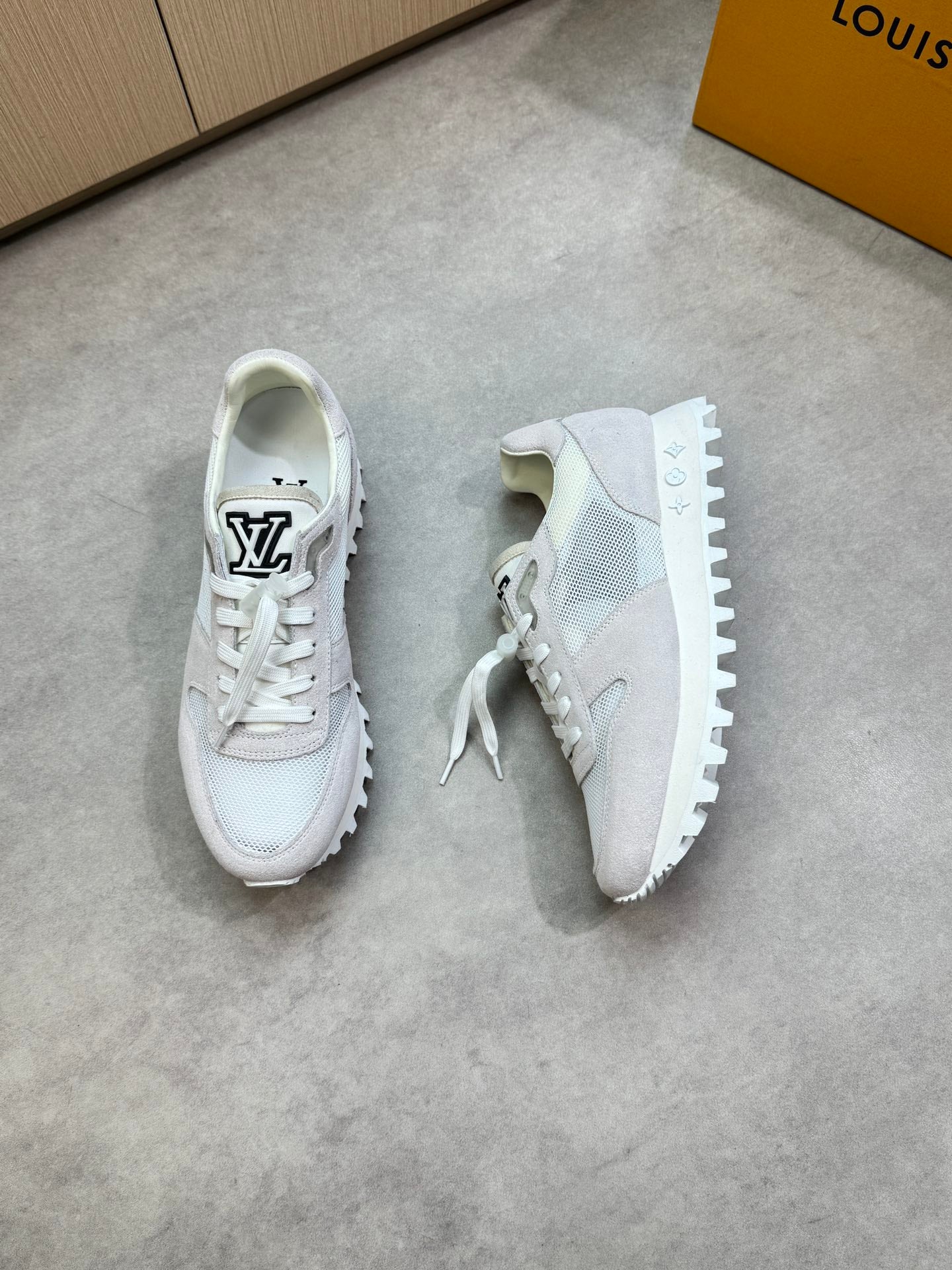 LVE TRAINERS (pre-order)