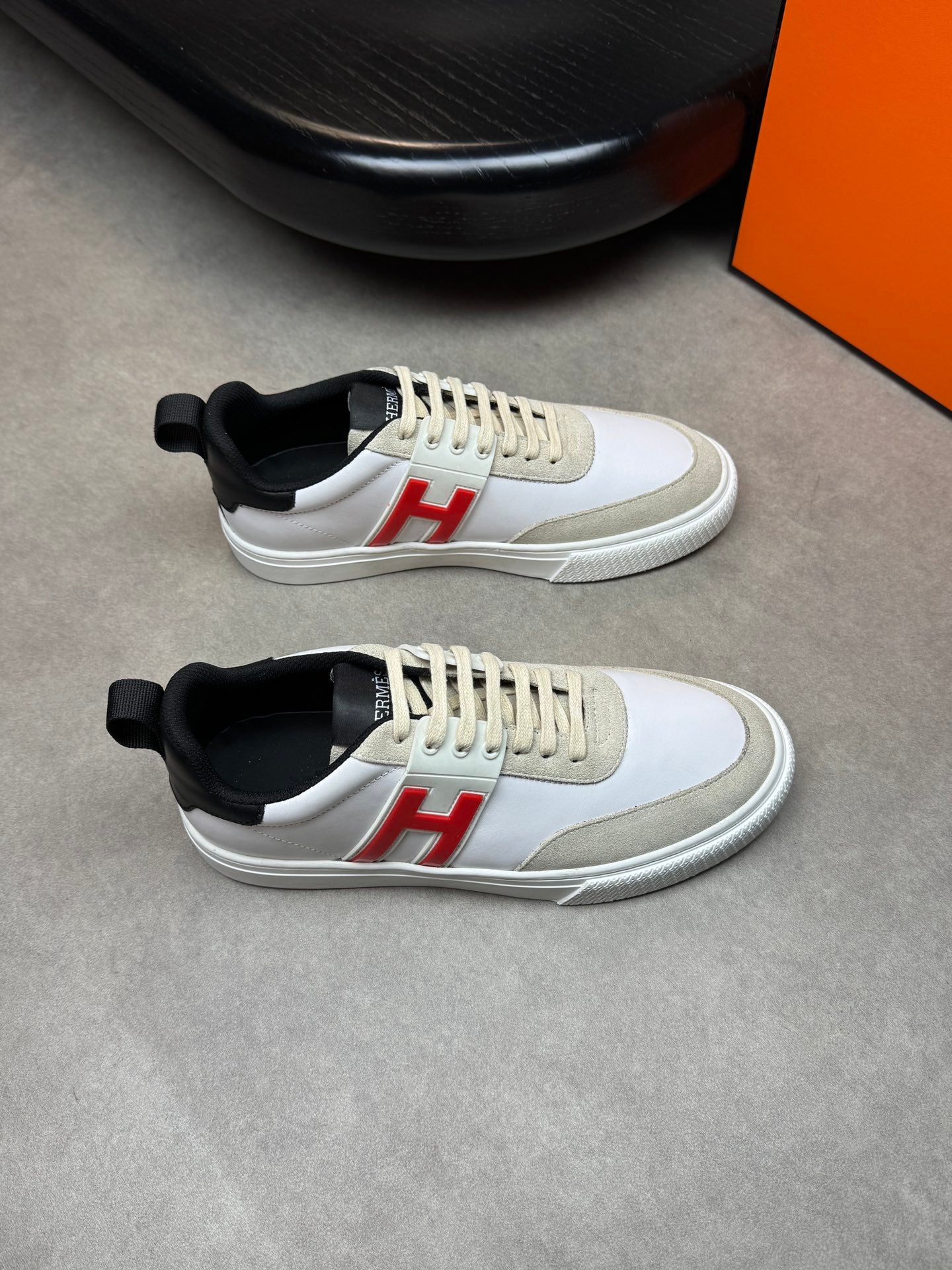 HRM SNEAKERS (pre-order)
