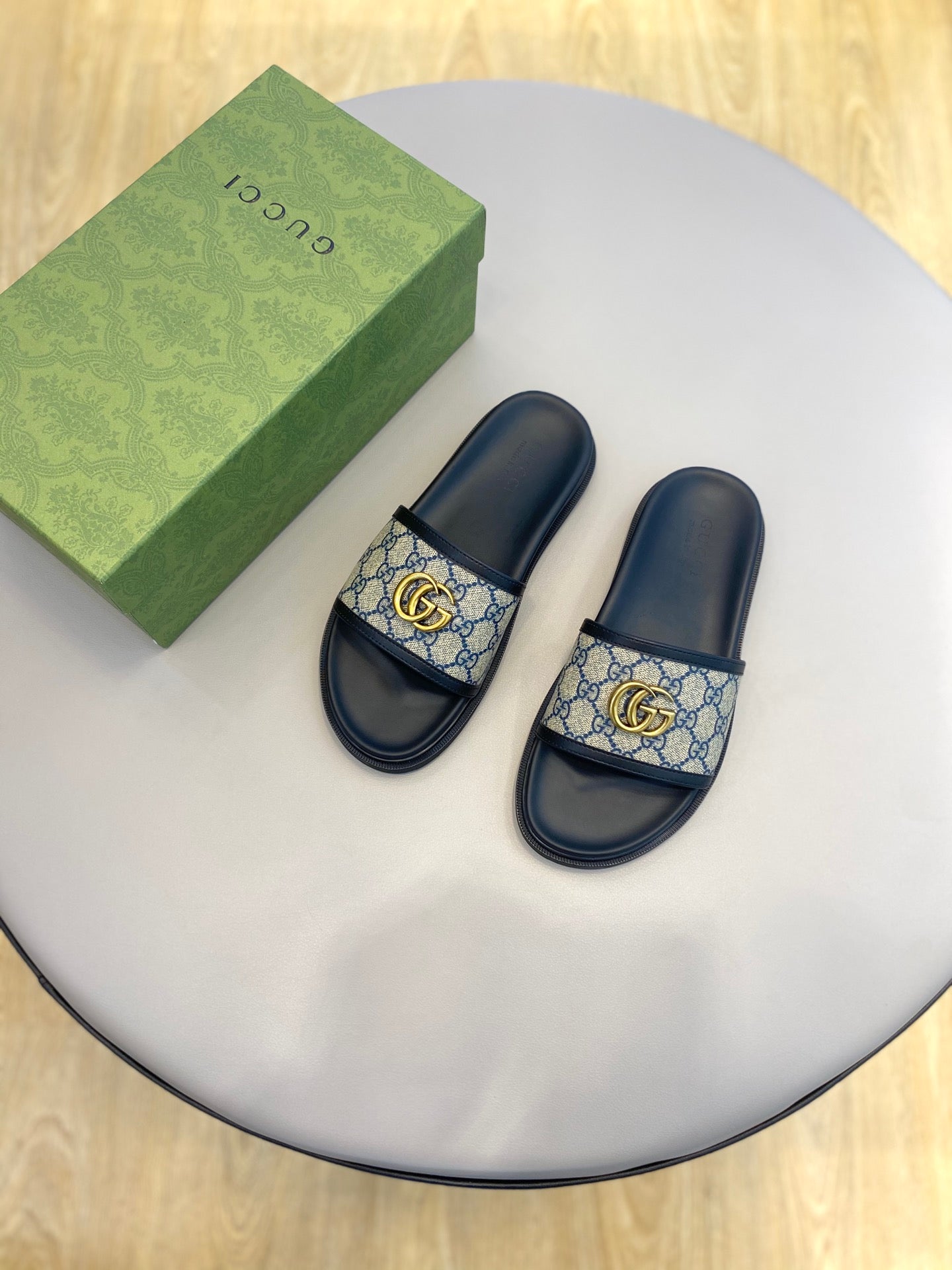 UCCI SLIDERS MEN (pre-order)