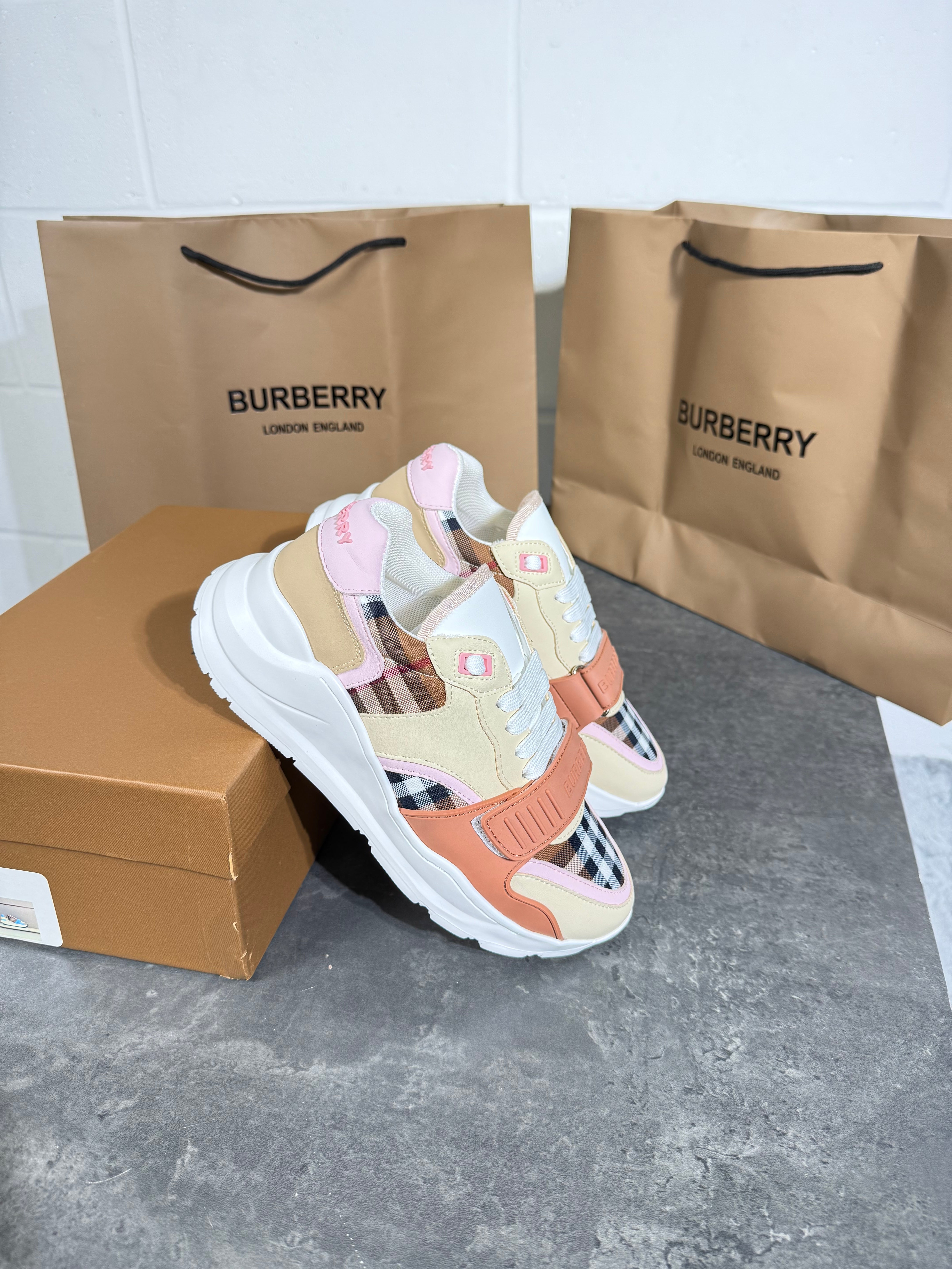 BURB ladies trainers pink