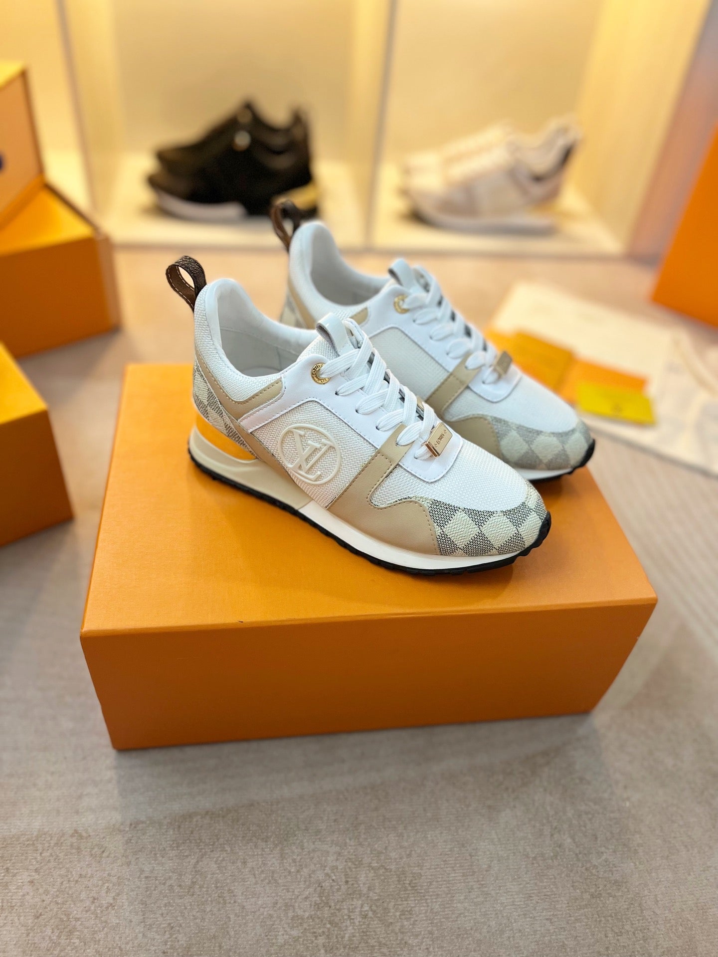 LVE RUNAWAY TRAINERS (pre-order)