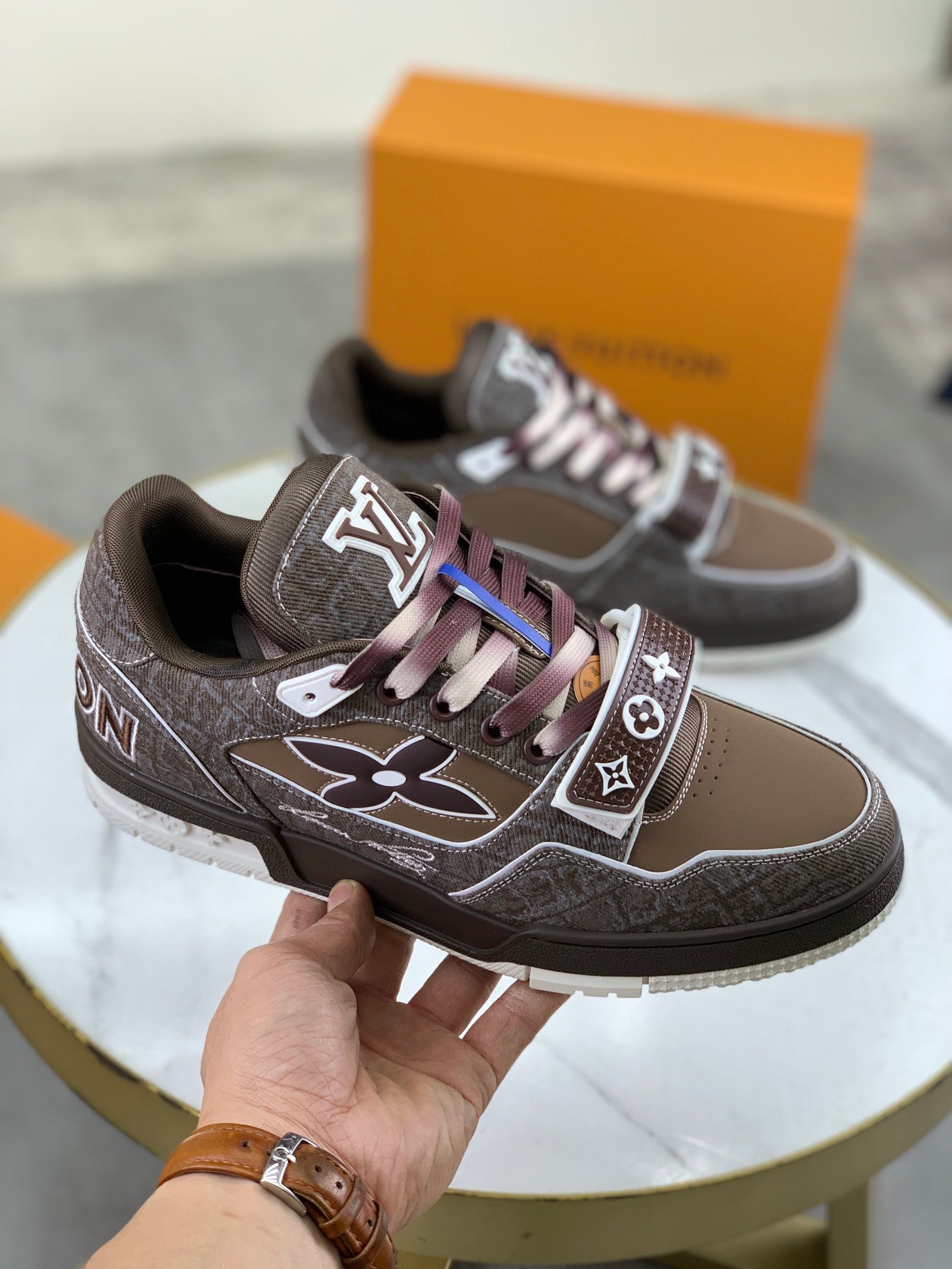 LVE TRAINERS (pre-order)
