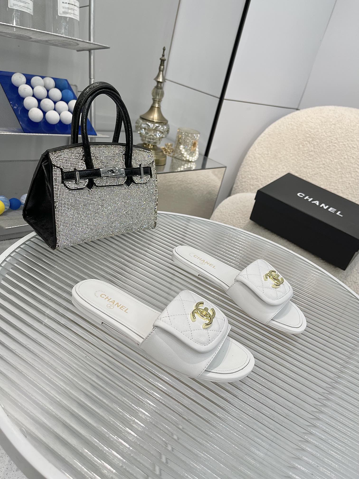 CHNL SLIDERS FEMMES (précommande)