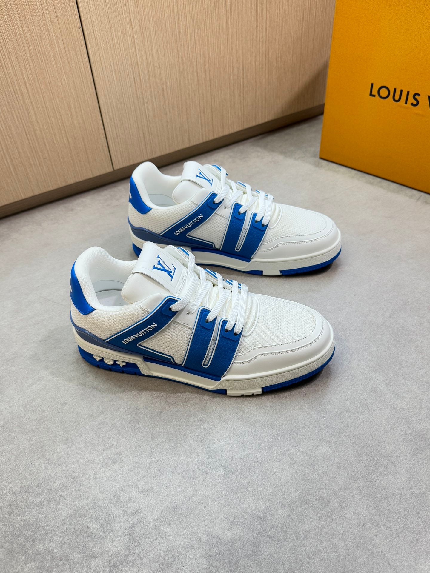 LVE TRAINERS (pre-order)