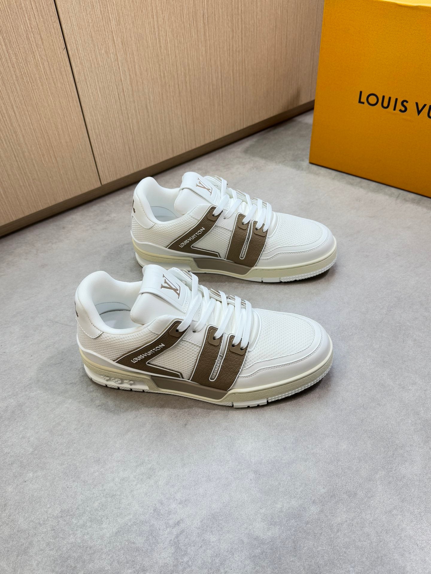 LVE TRAINERS (pre-order)