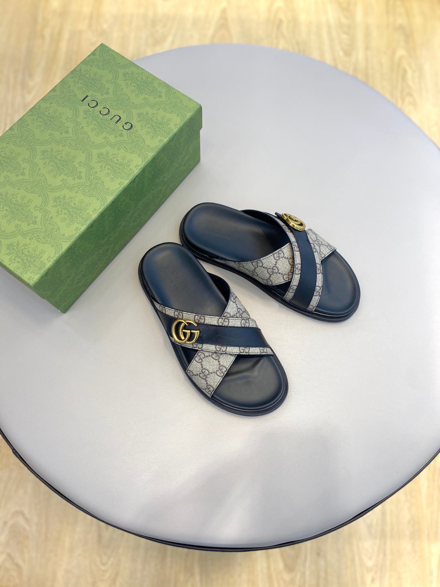 UCCI SLIDERS MEN (pre-order)