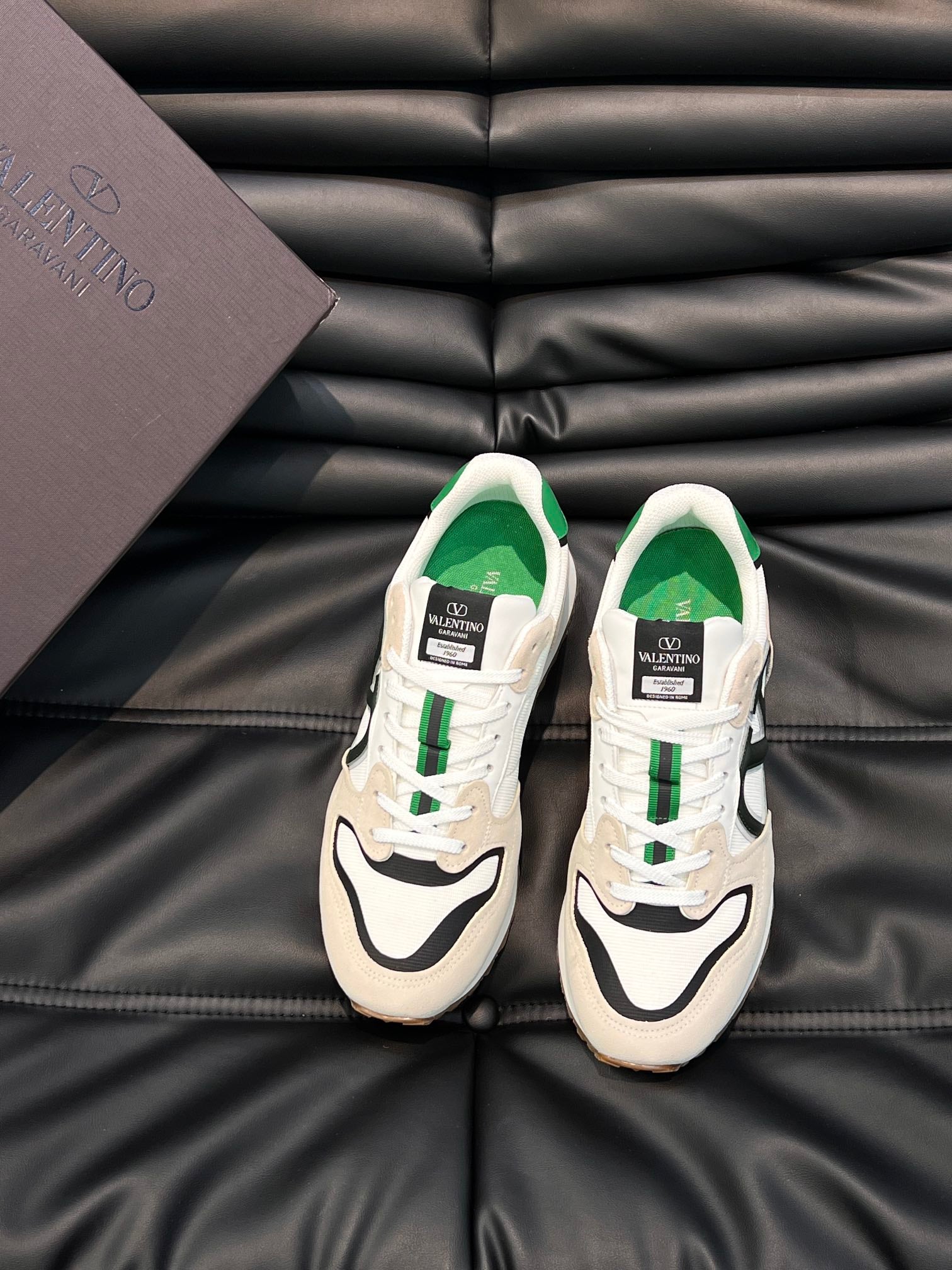 VLT SNEAKERS (pre-order)