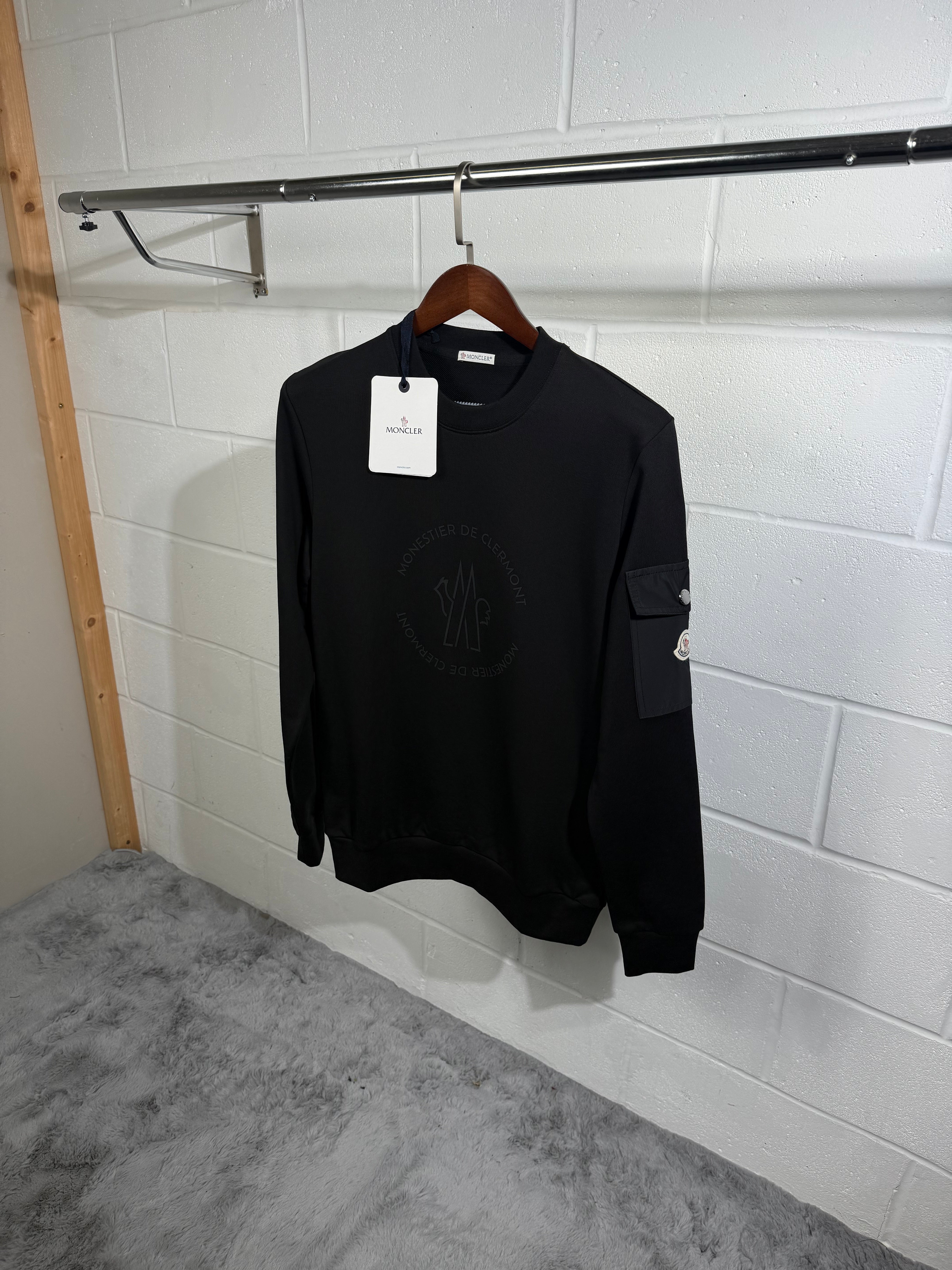 Mnclr sweater pocket logo black