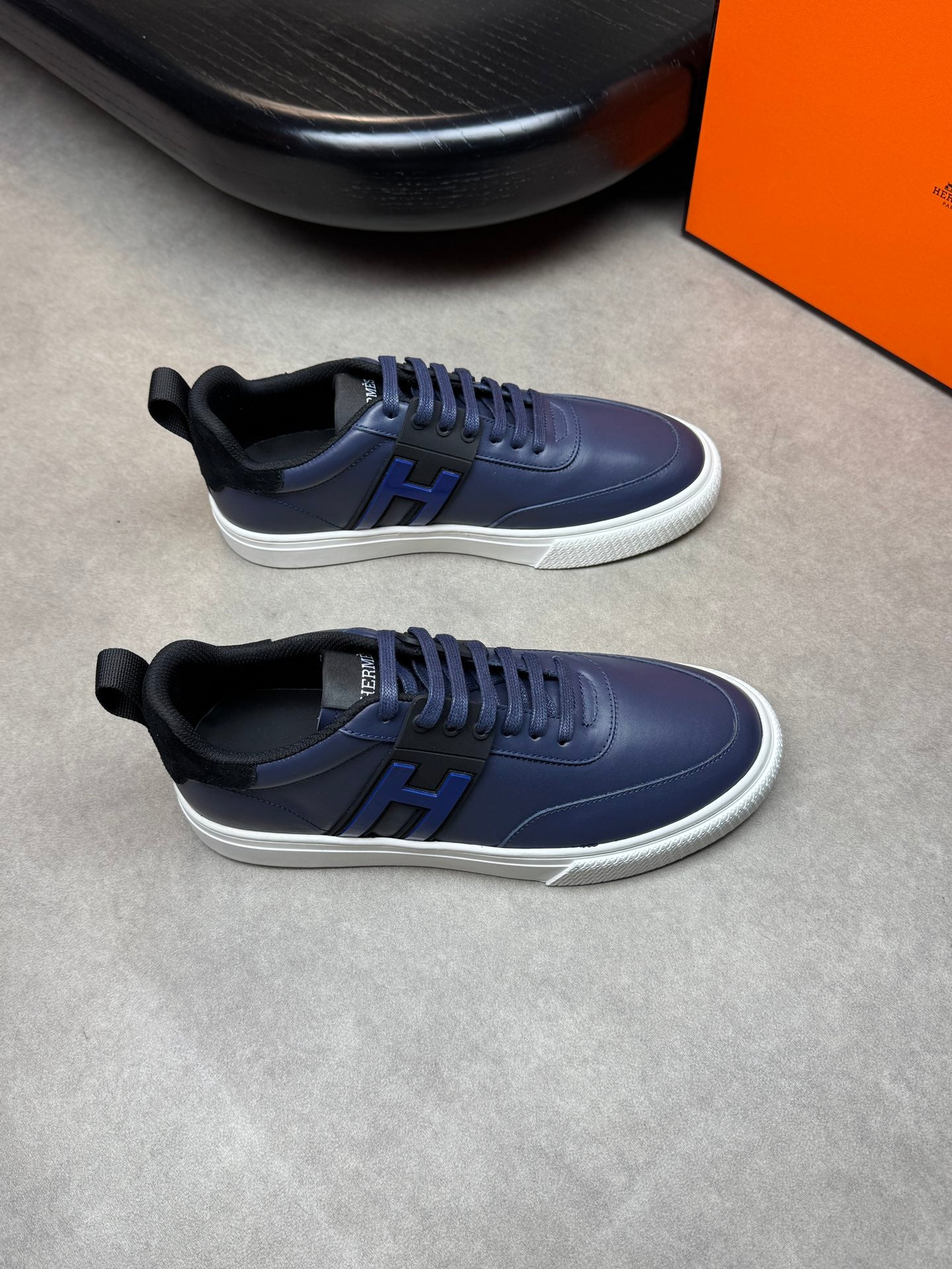HRM SNEAKERS (pre-order)
