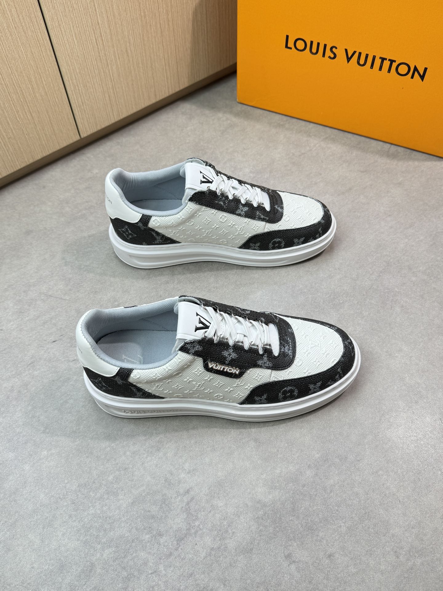 LVE SNEAKER (pre-order)