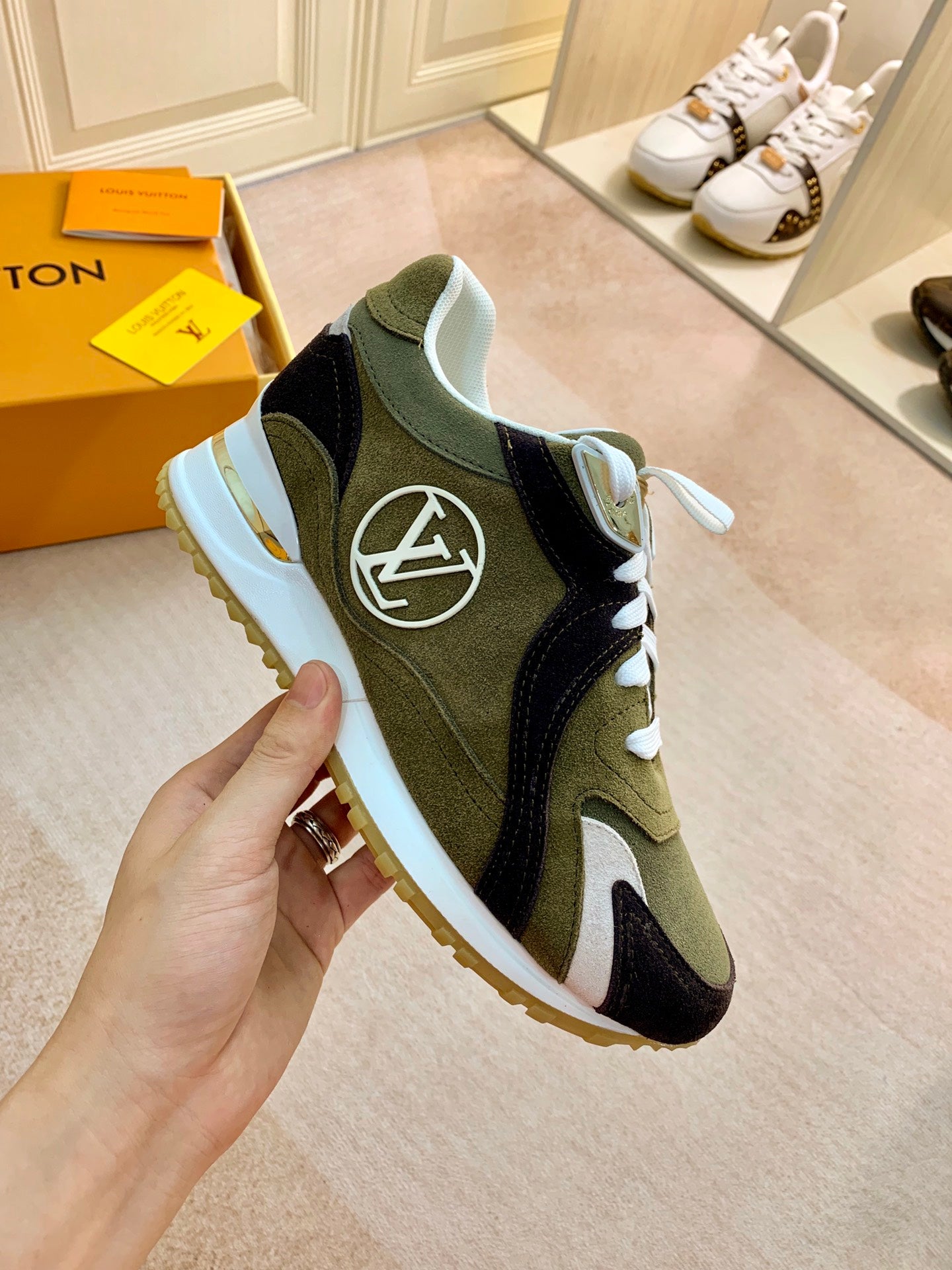 LVE RUN AWAY (pre-order)