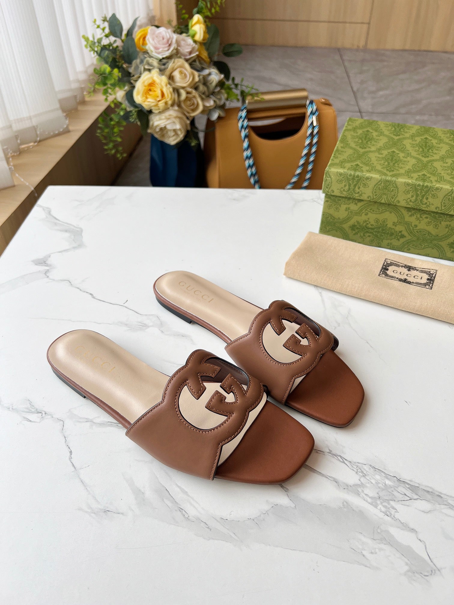 UCCI SLIDERS FEMME (précommande)