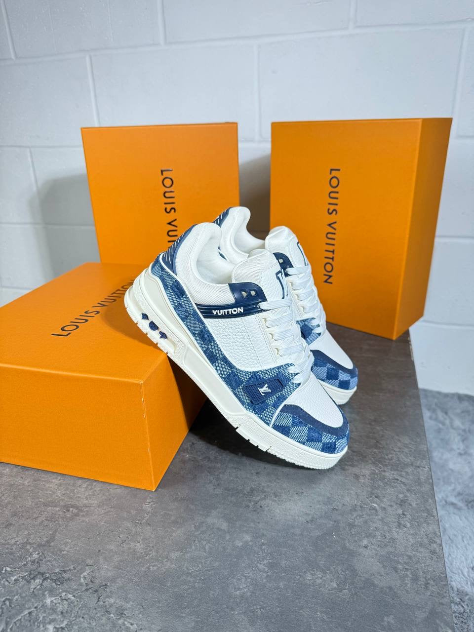 LVE BLUE TRAINERS