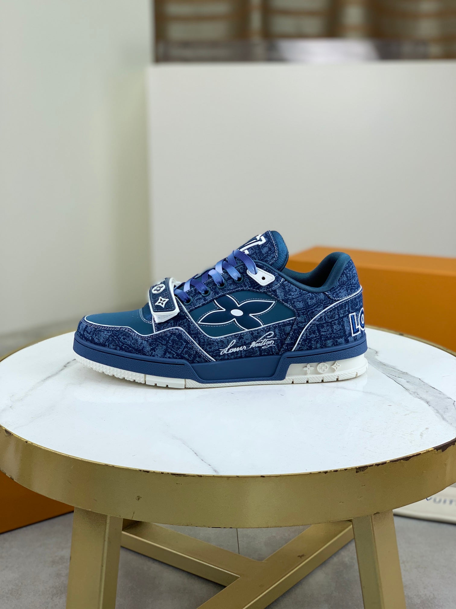 LVE TRAINERS (pre-order)