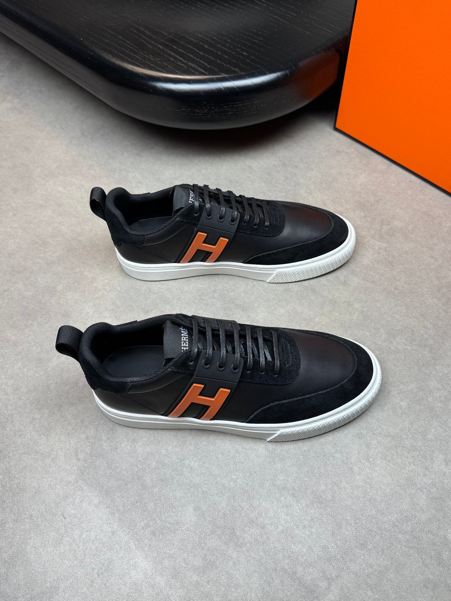 HRM SNEAKERS (pre-order)