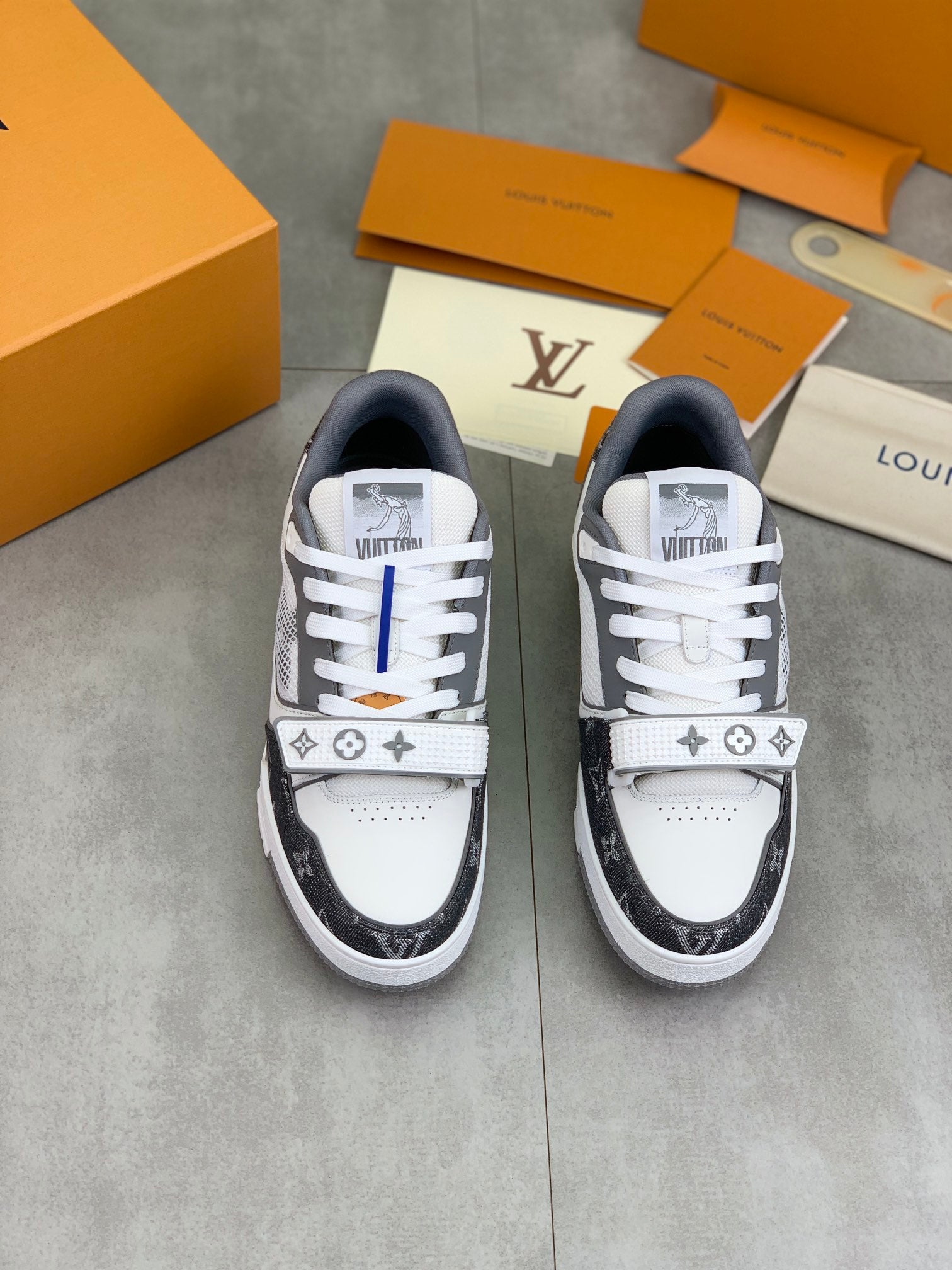 LVE TRAINERS (pre-order)