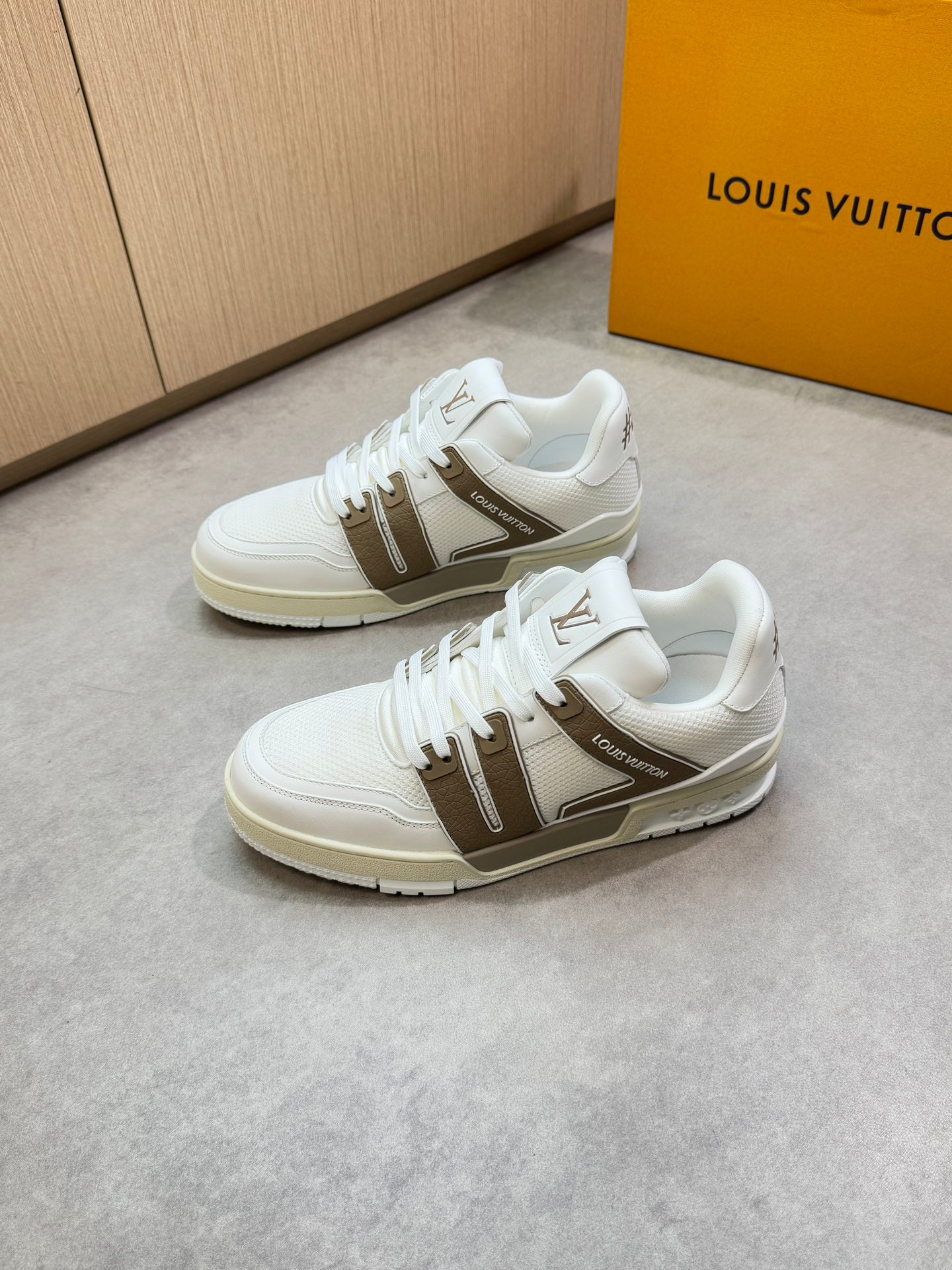 LVE TRAINERS (pre-order)