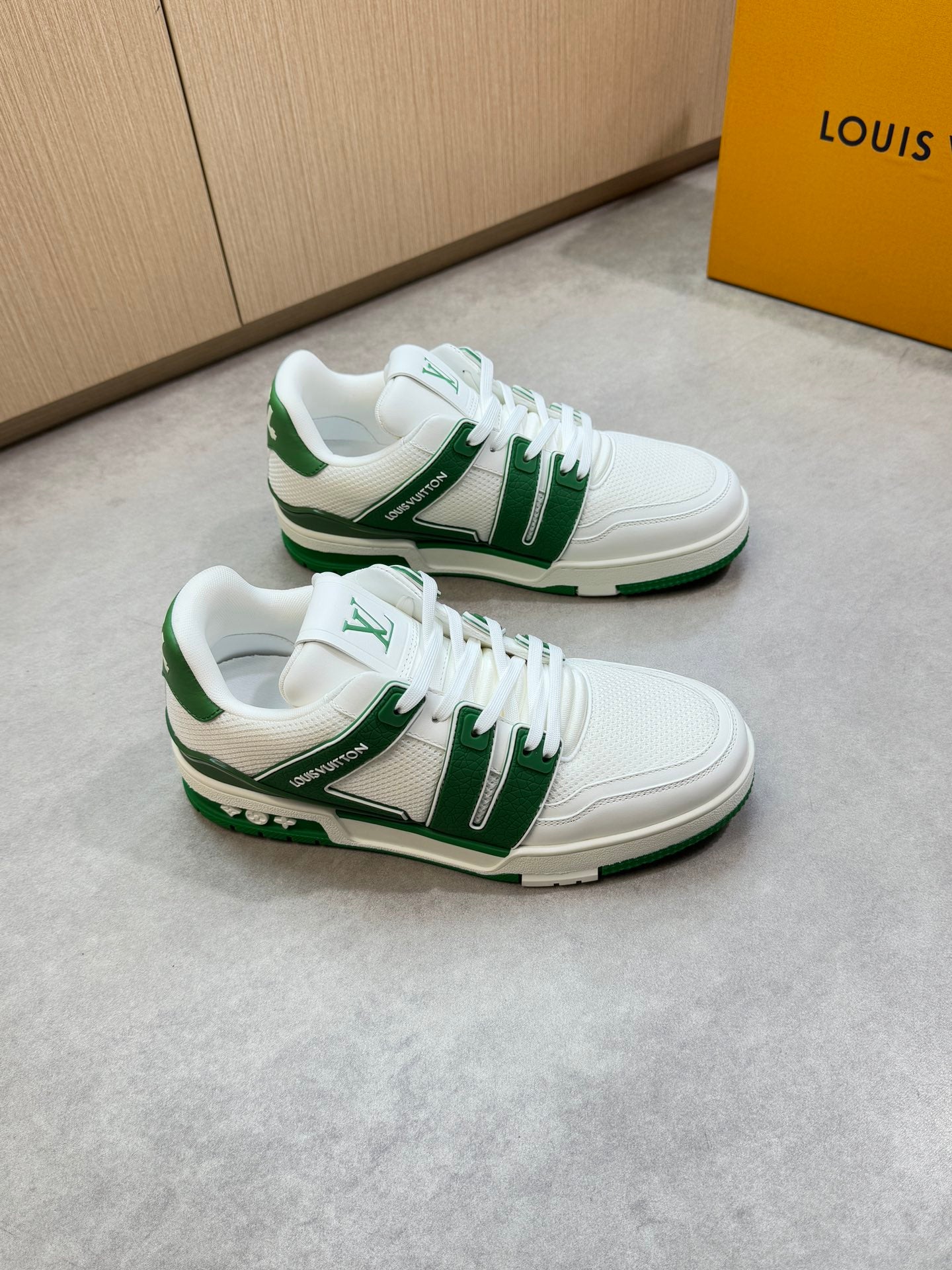 LVE TRAINERS (pre-order)