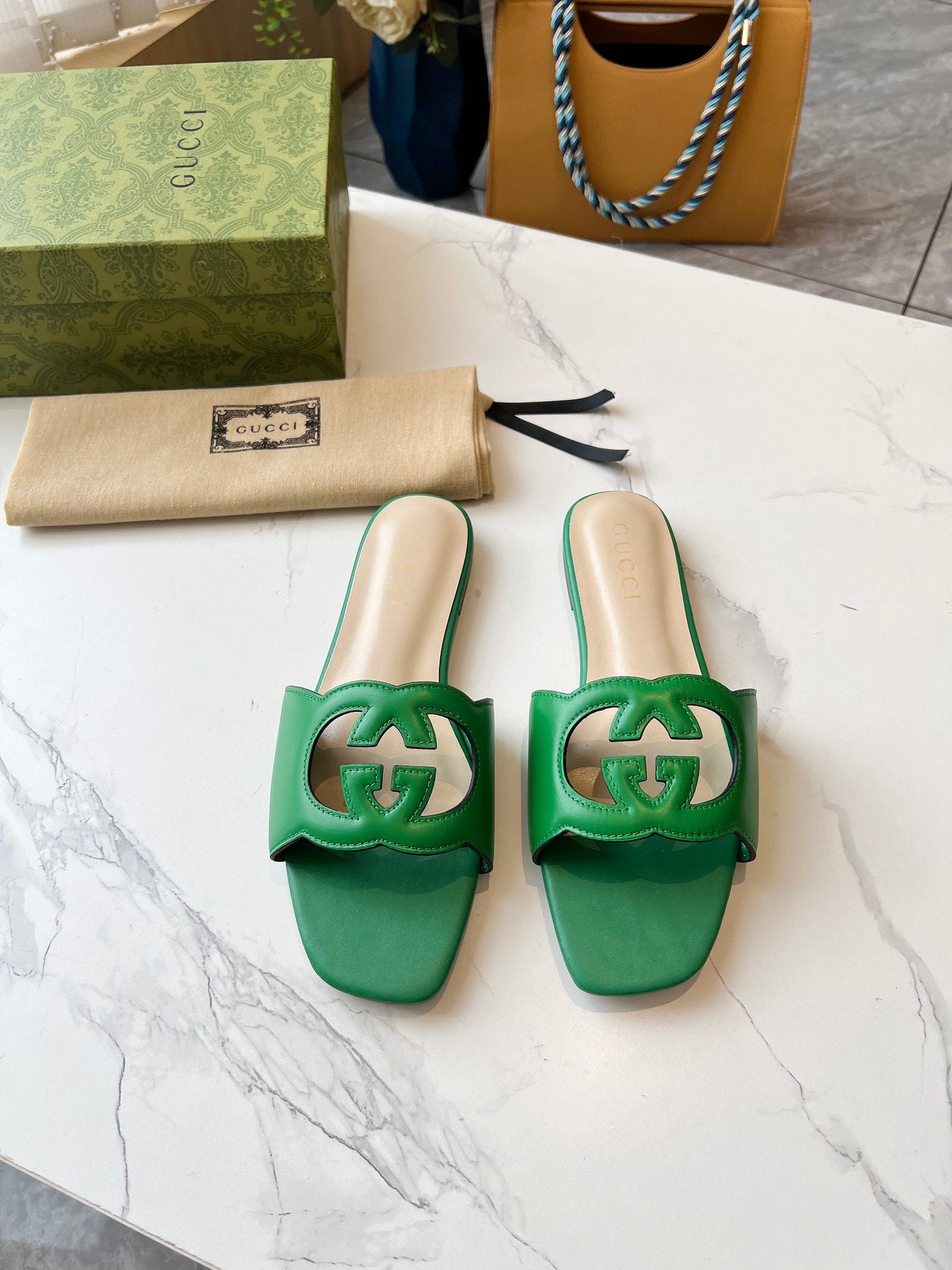 UCCI SLIDERS WOMEN (pre-order)