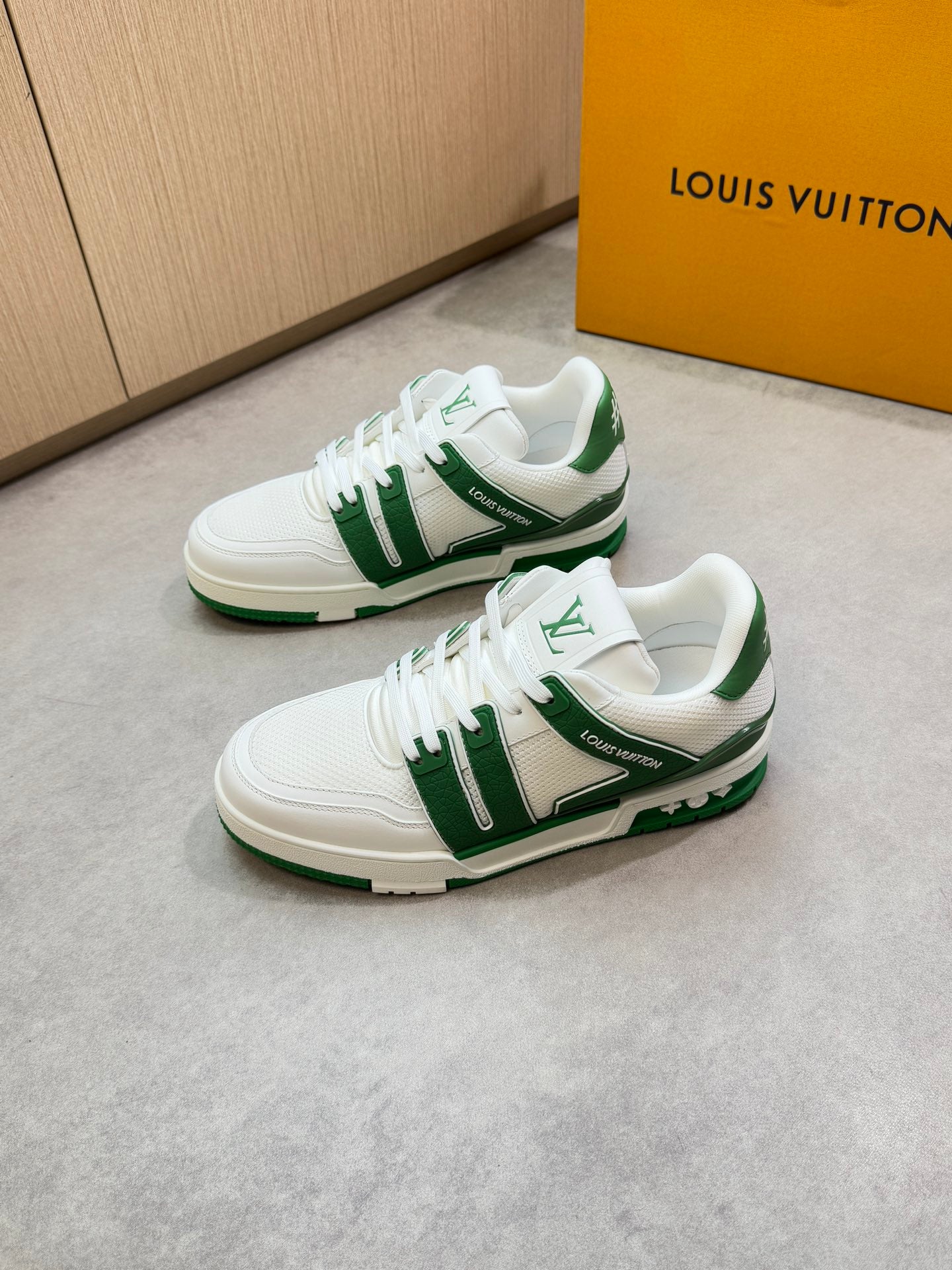 LVE TRAINERS (pre-order)