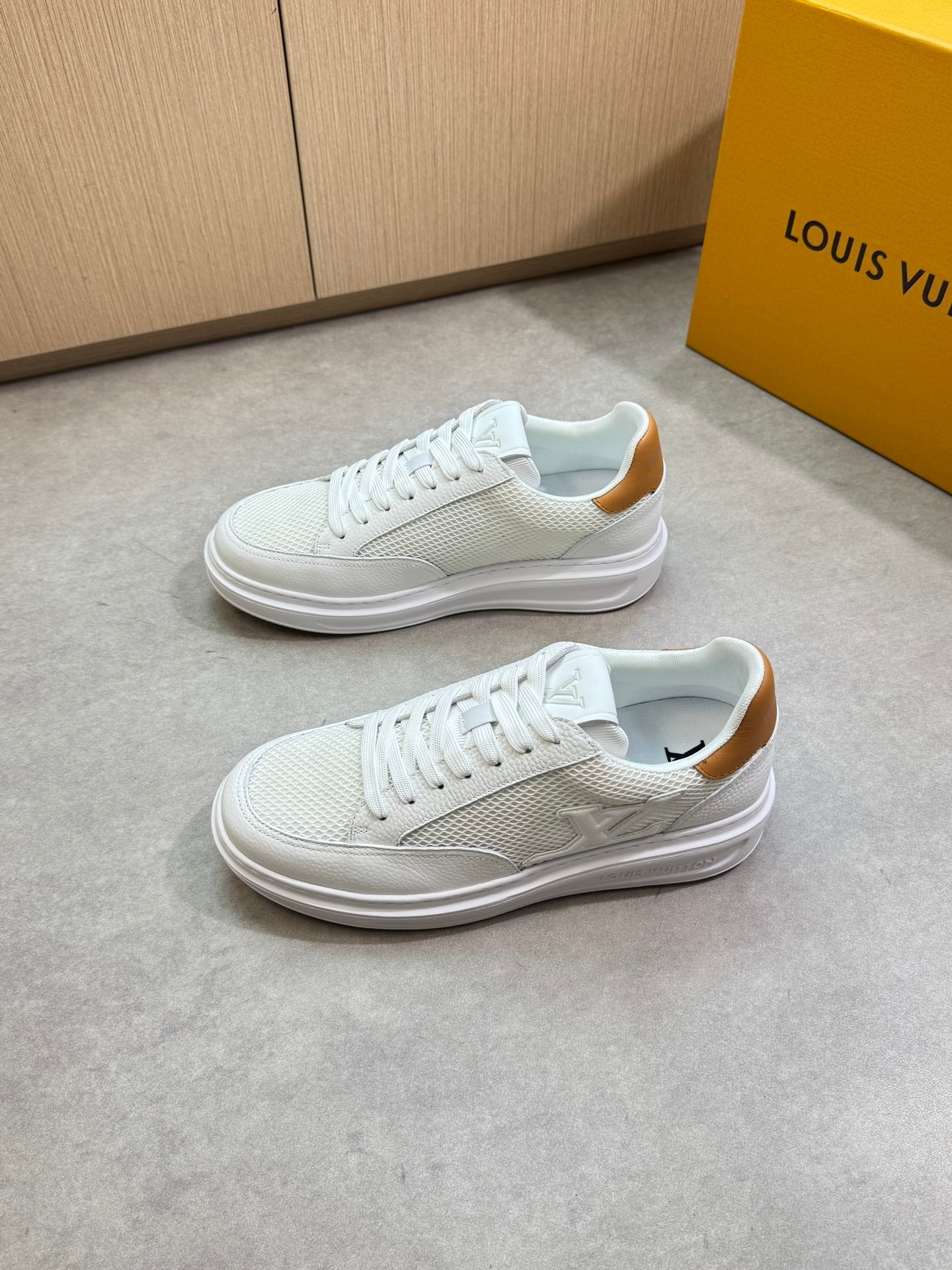 LVE TRAINERS (pre-order)