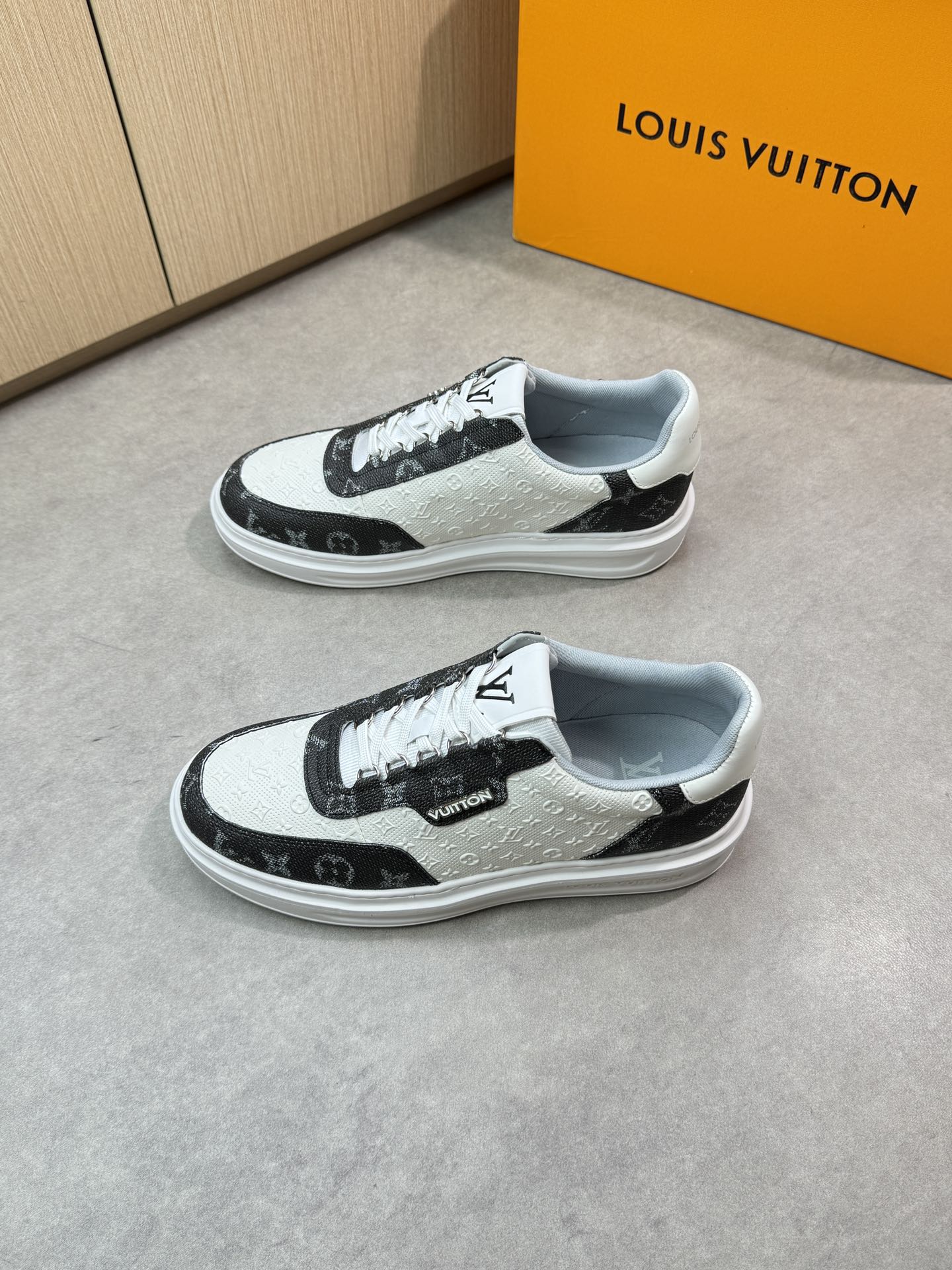 LVE SNEAKER (pre-order)