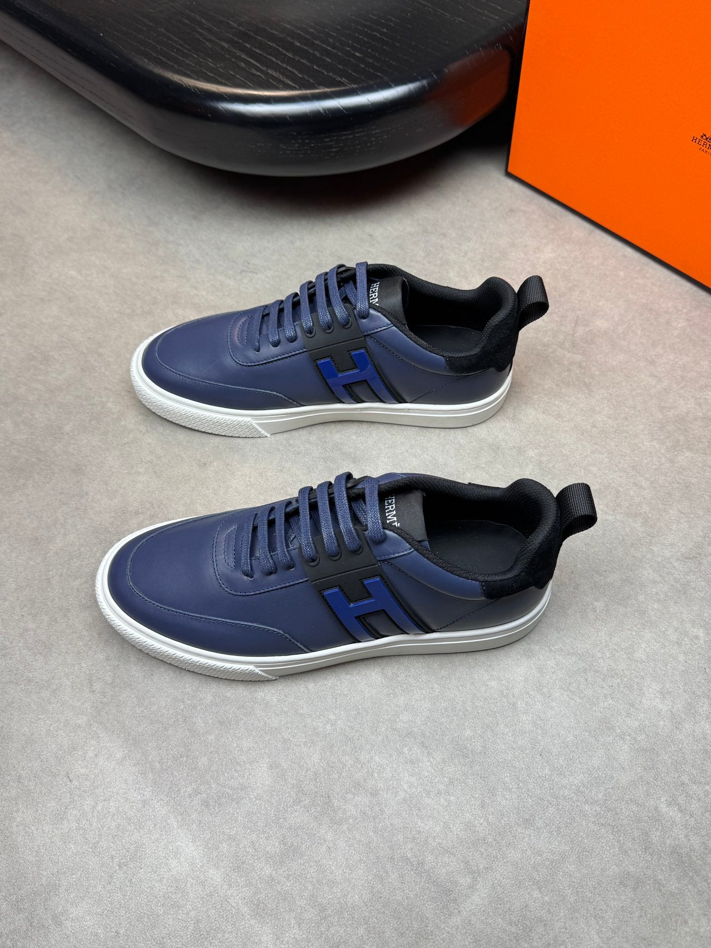 HRM SNEAKERS (pre-order)
