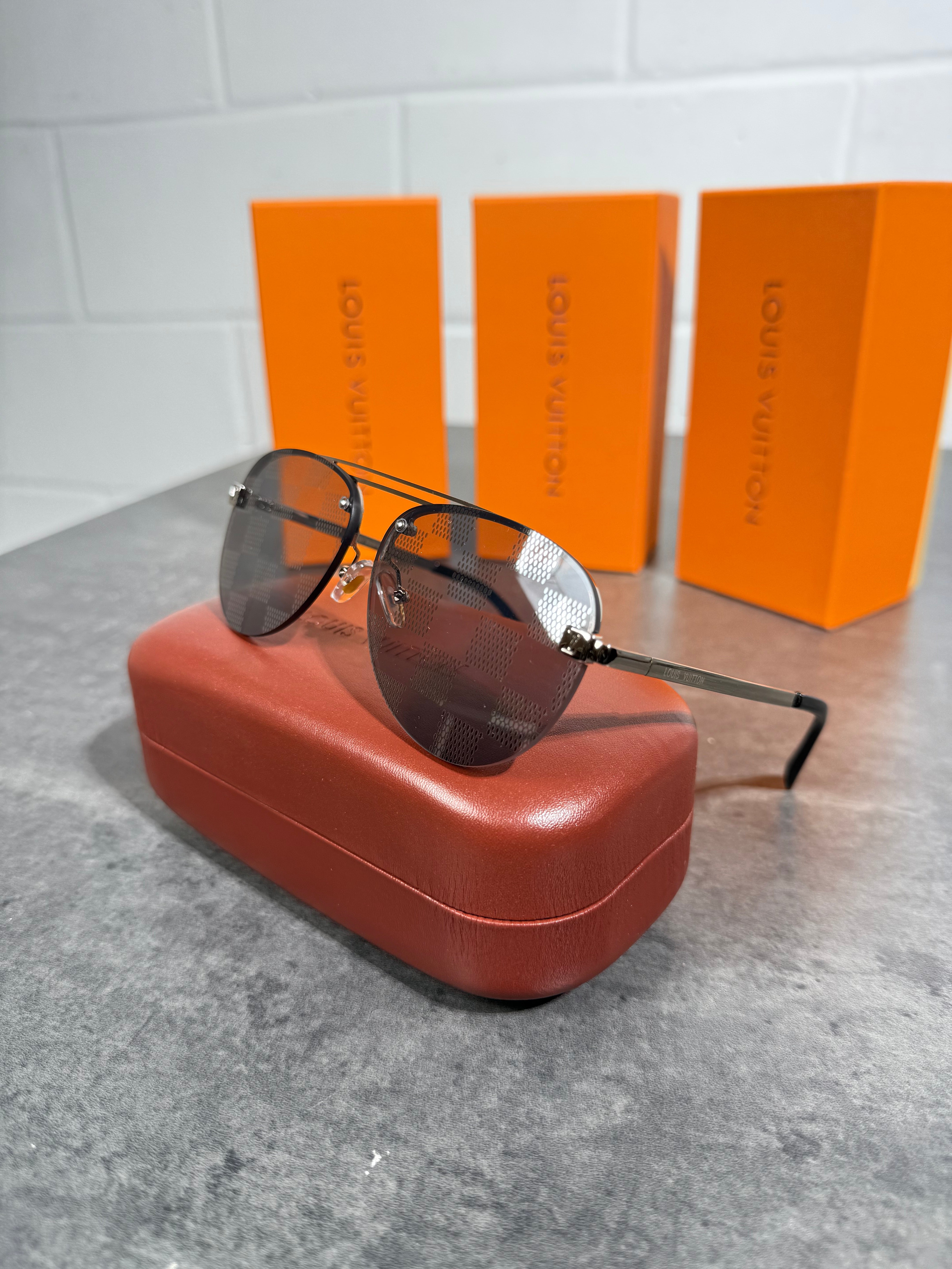 LVE glasses gold