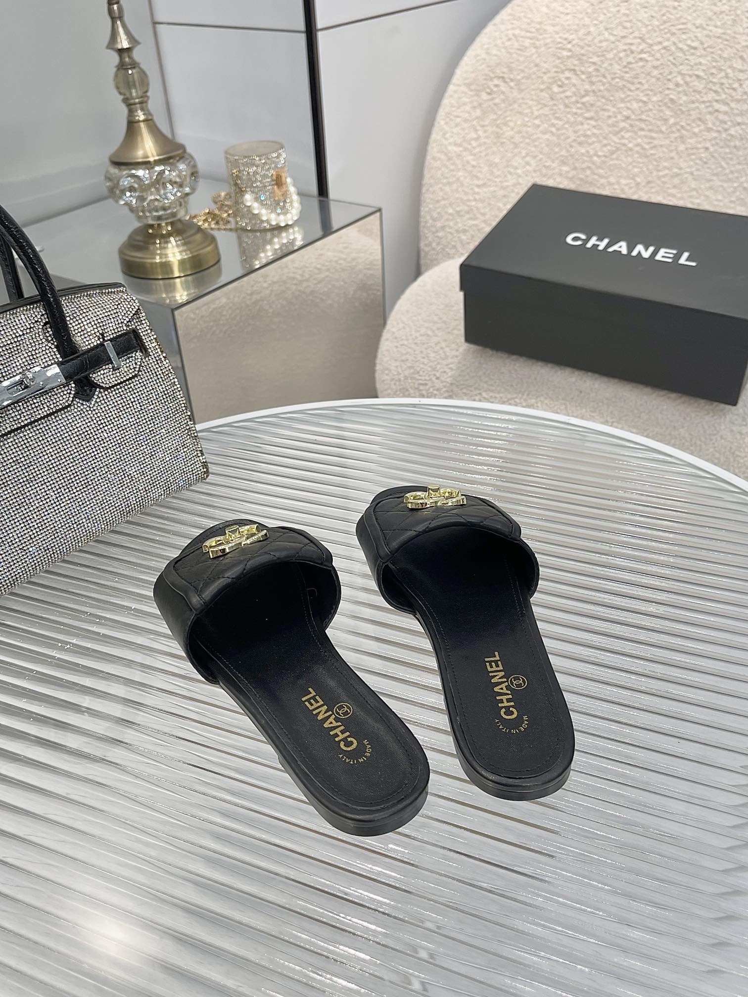 CHNL SLIDERS FEMMES (précommande)