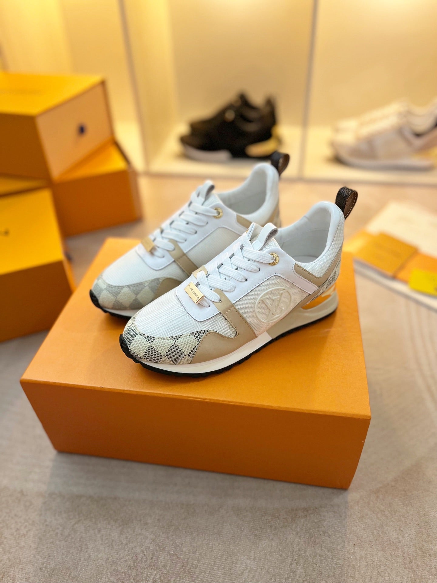 LVE RUNAWAY TRAINERS (pre-order)
