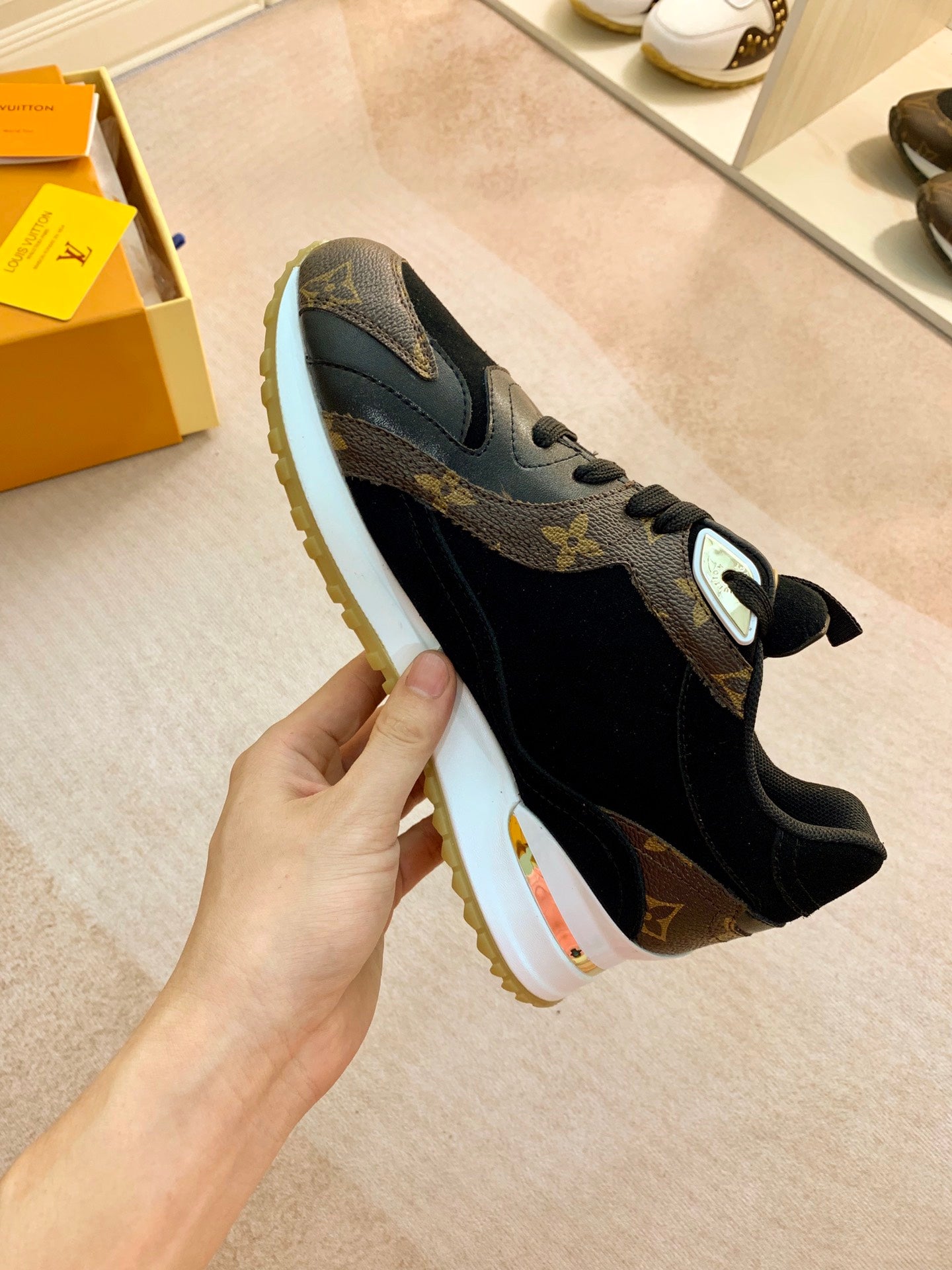 LVE RUN AWAY (pre-order)