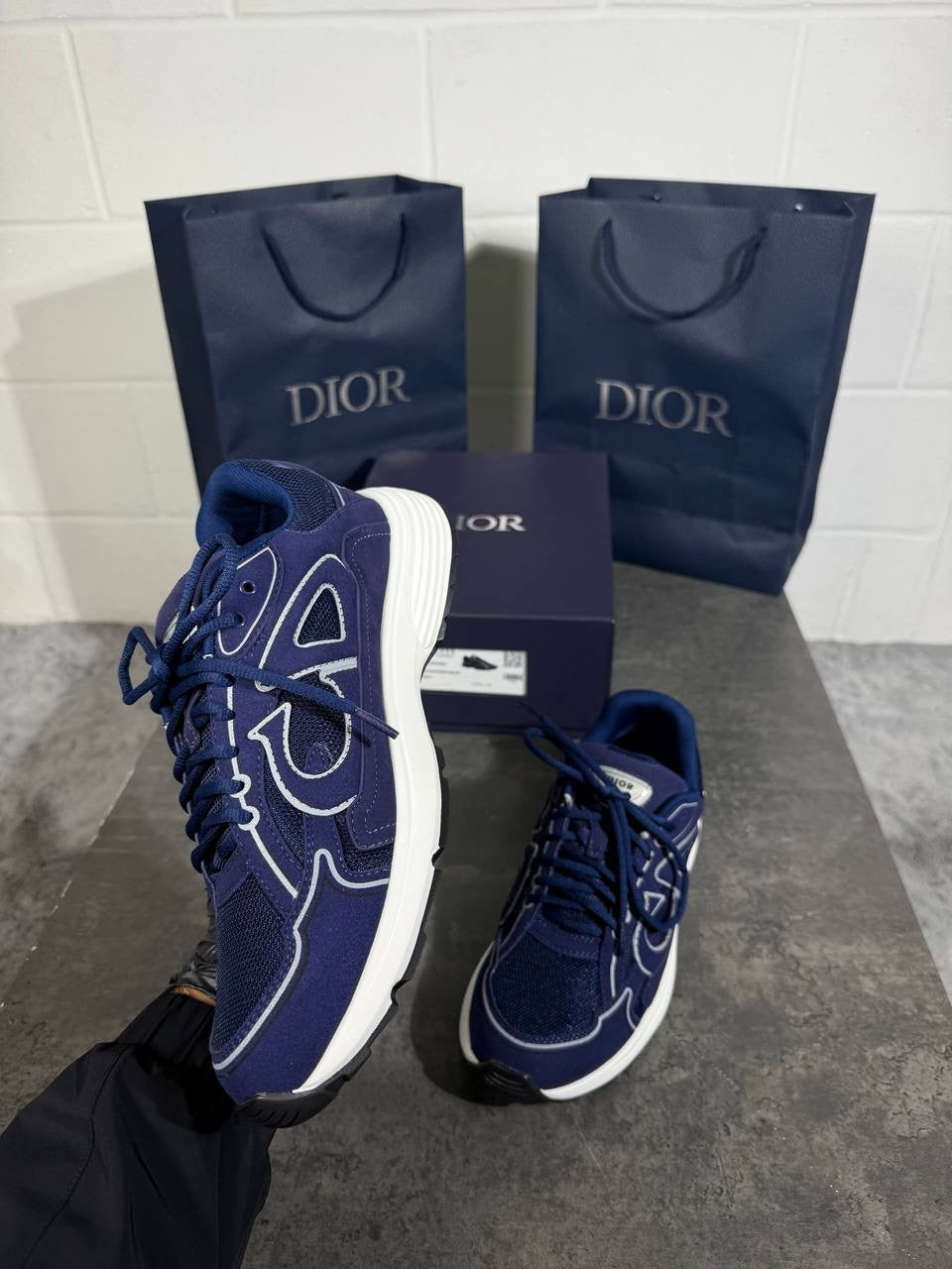 B30 NAVY & WHITE