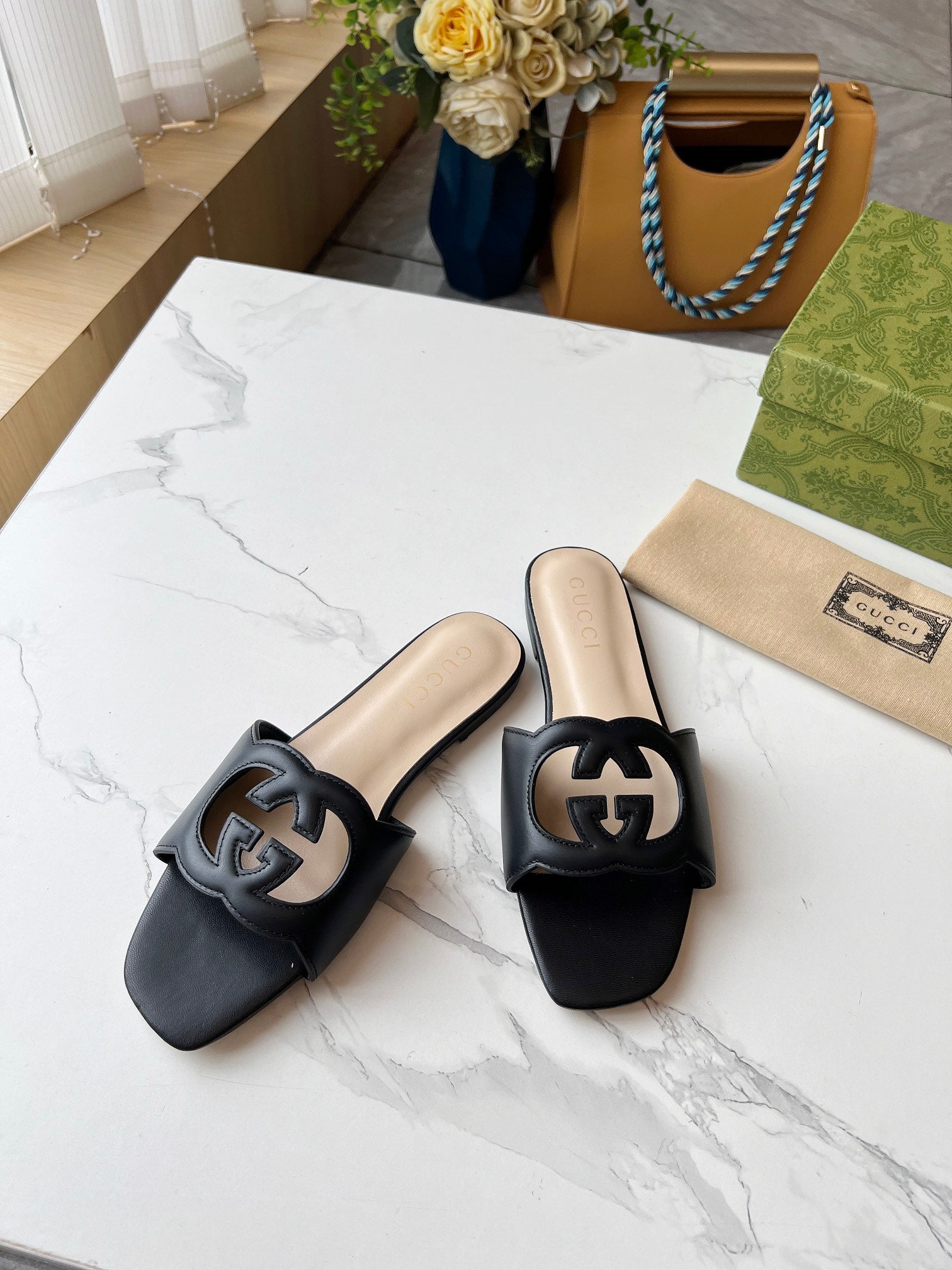 UCCI SLIDERS FEMME (précommande)