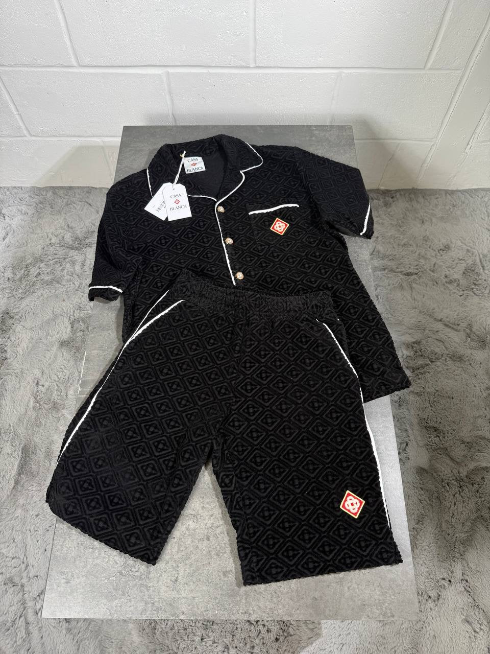 ENSEMBLE DE MAISON NOIR