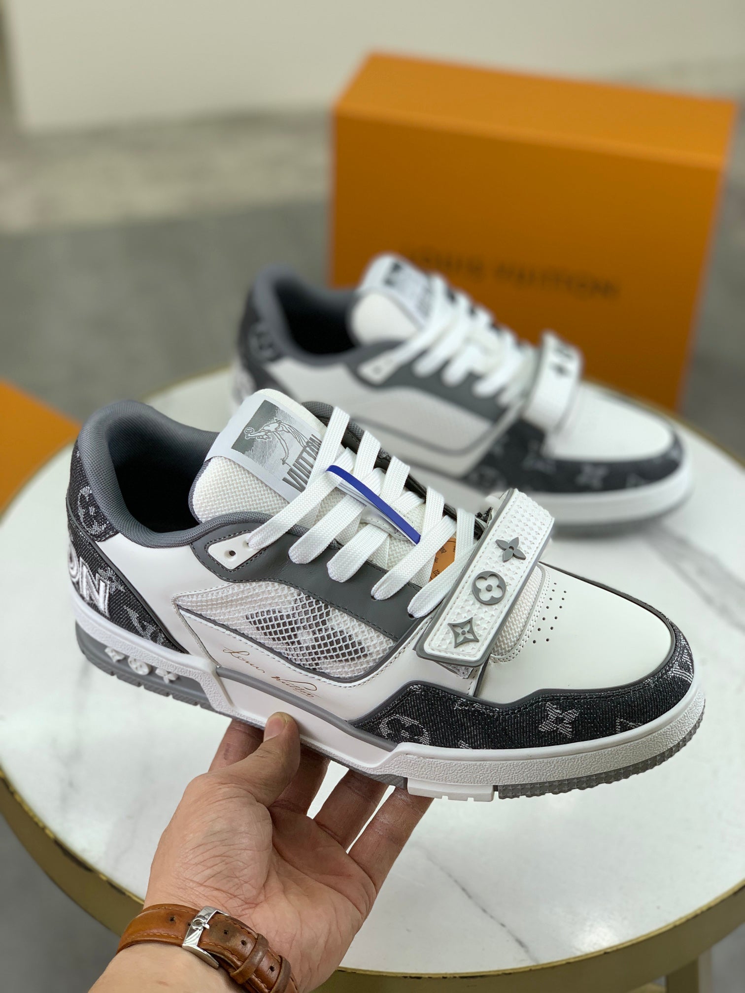 LVE TRAINERS (pre-order)