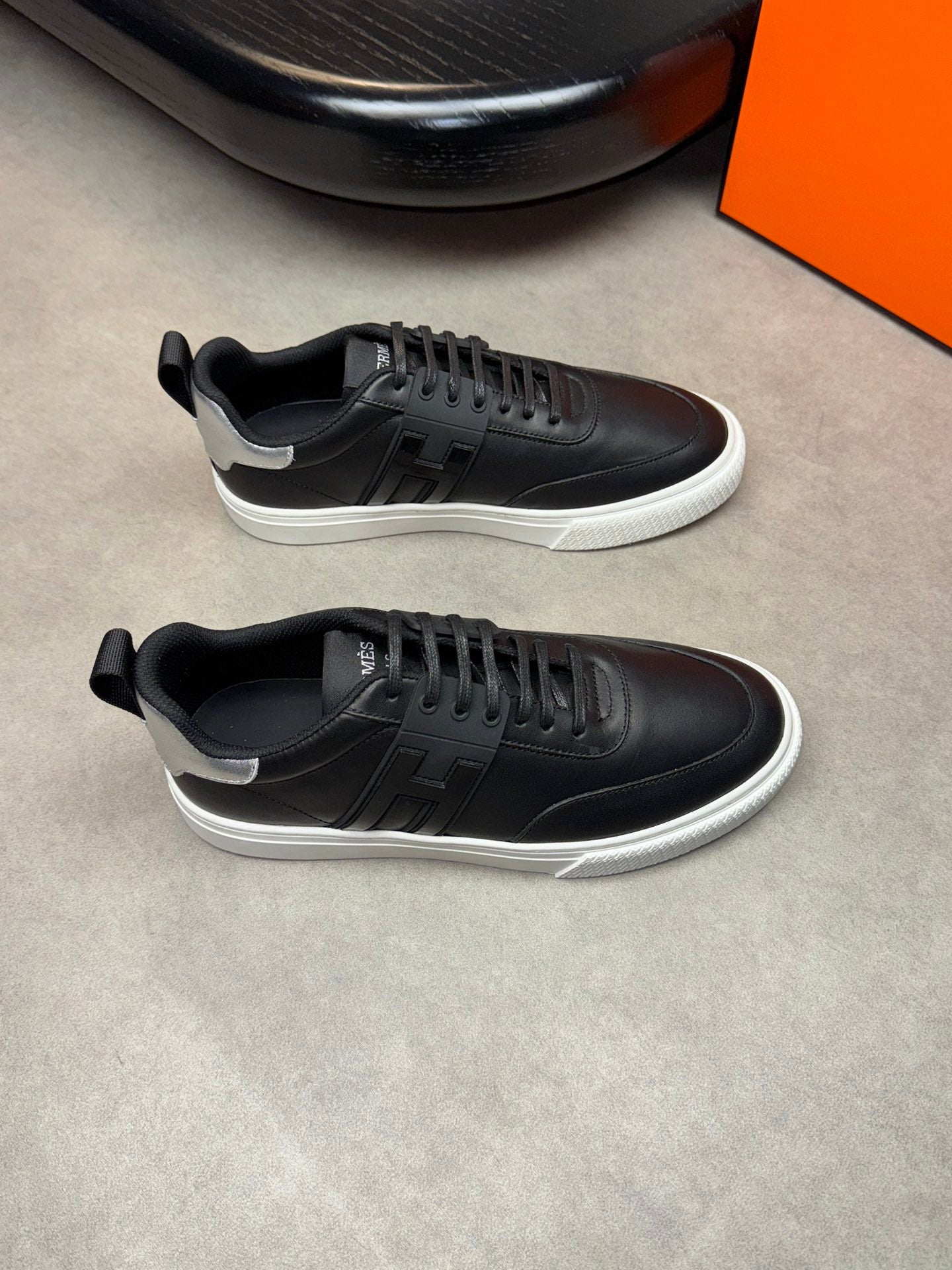 HRM SNEAKERS (pre-order)