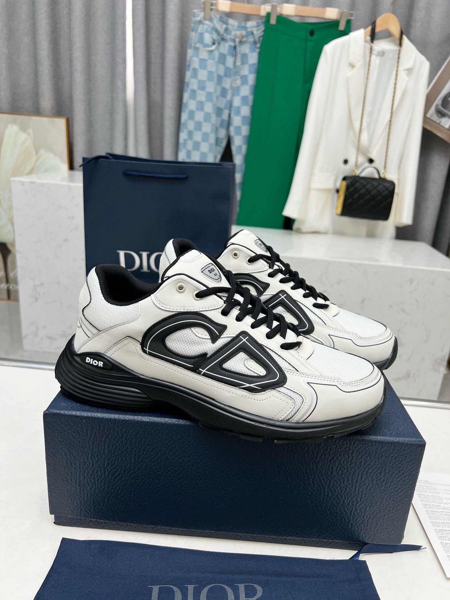B30 WHITE & BLACK (pre-order)