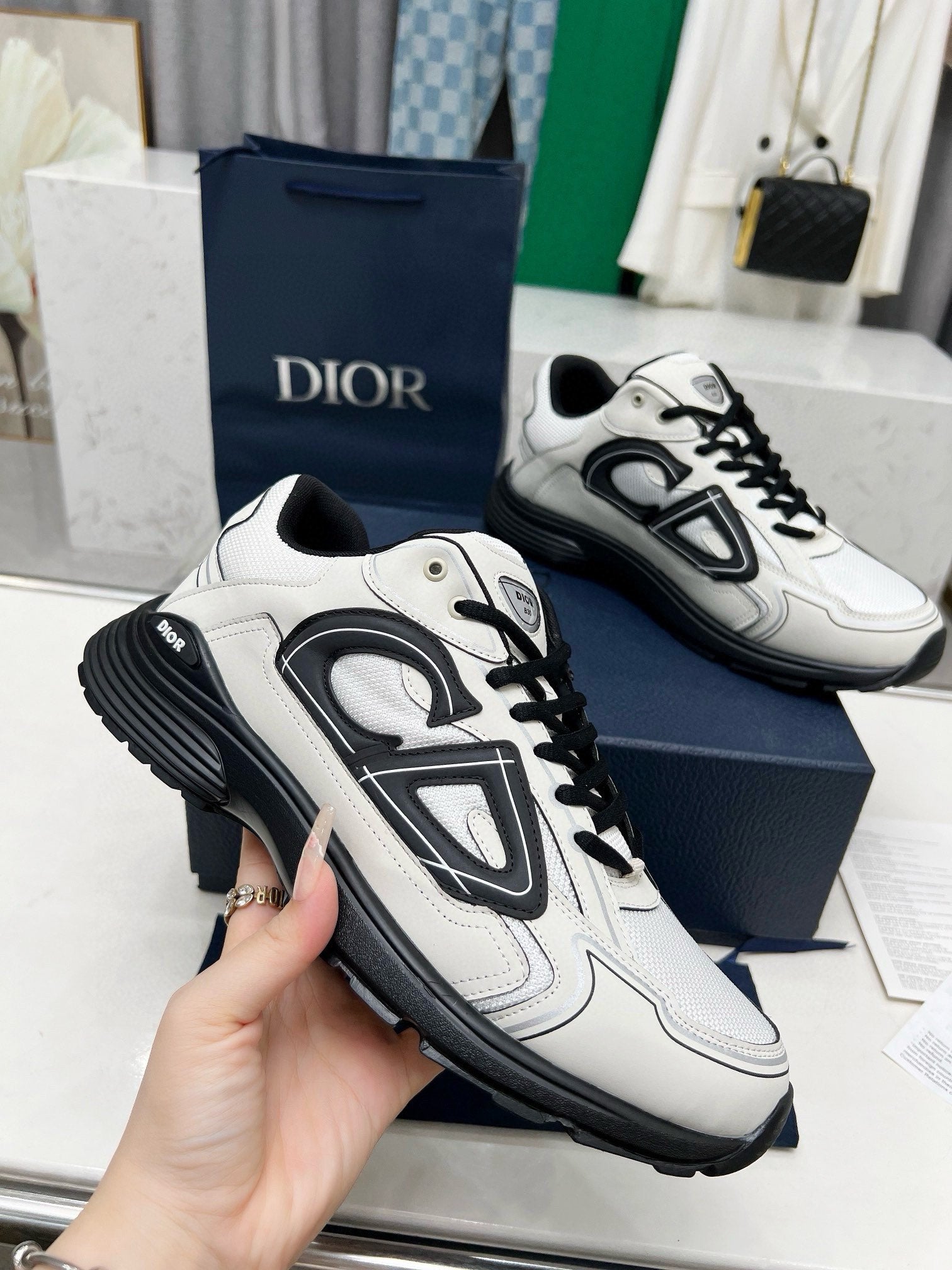B30 WHITE & BLACK (pre-order)