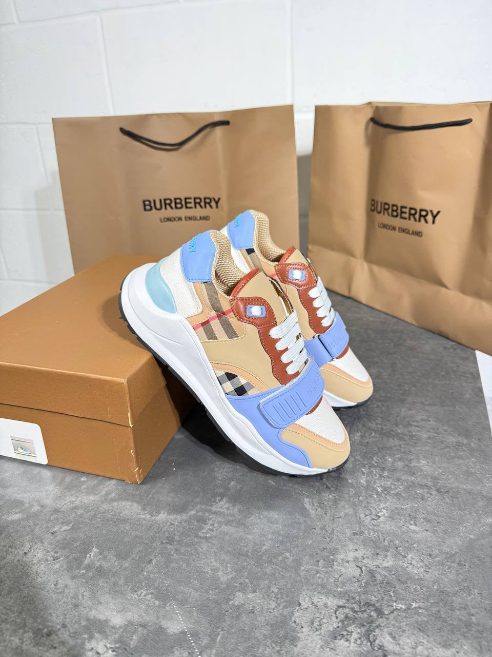 Burb erry mens trainers blue