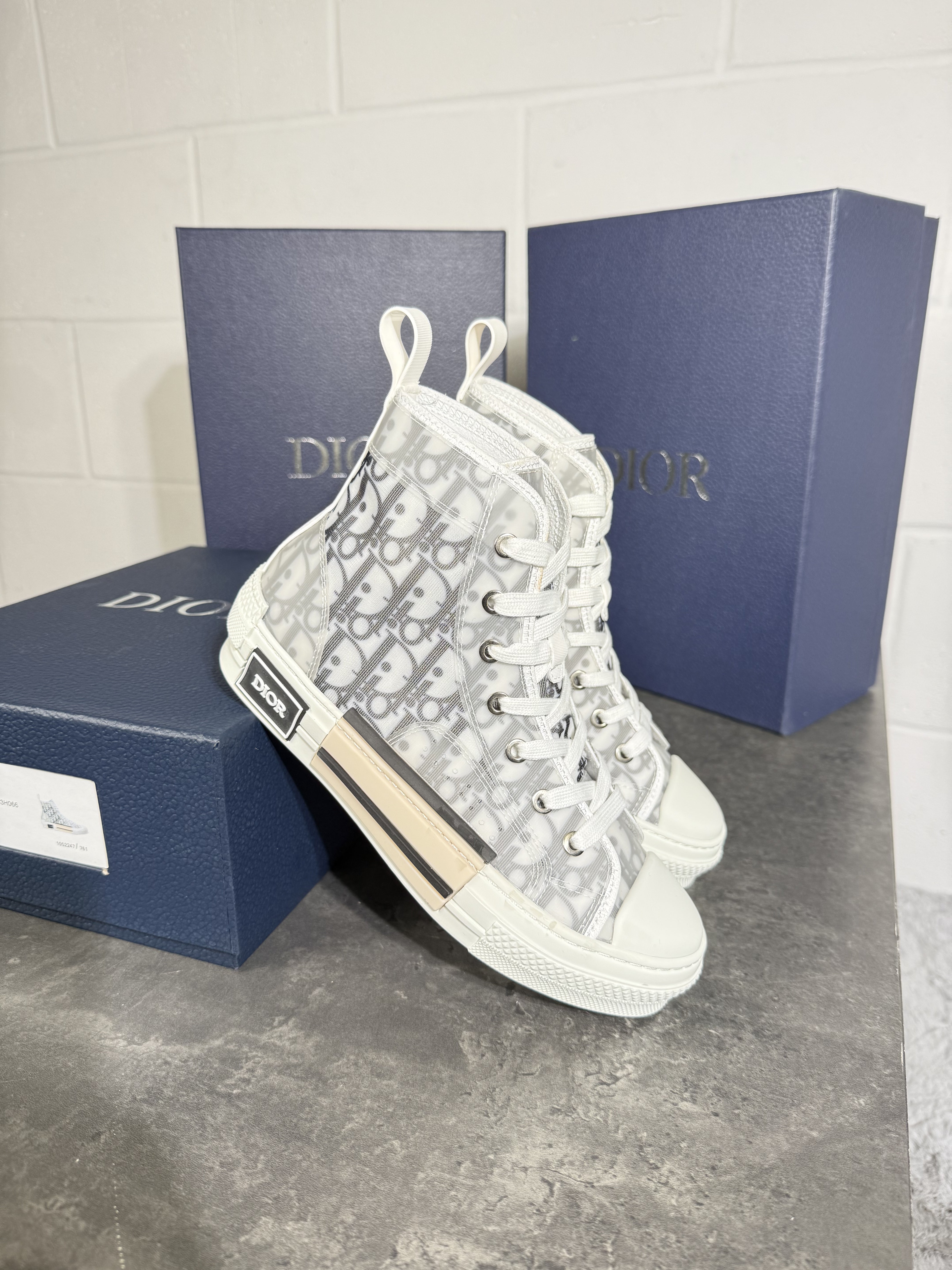 HIGH TOPS
